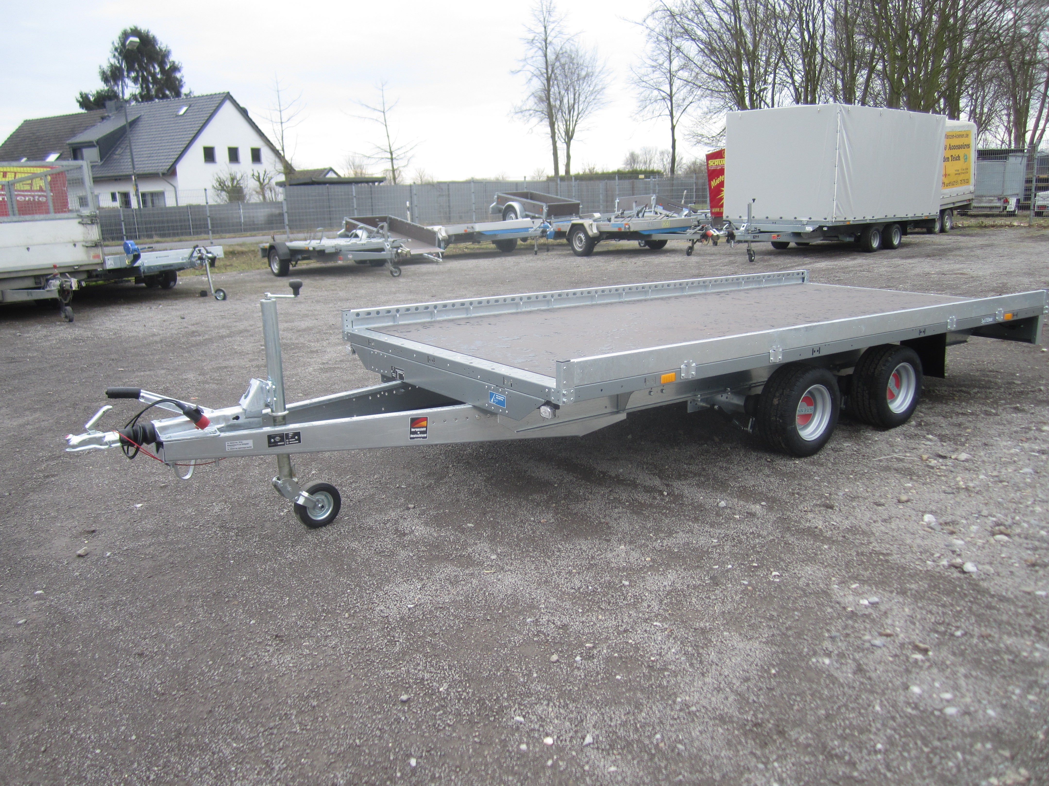 Autotransporter mieten – KFZ-Transportanhänger, kippbar mit Winde, bis 3000 kg – 4