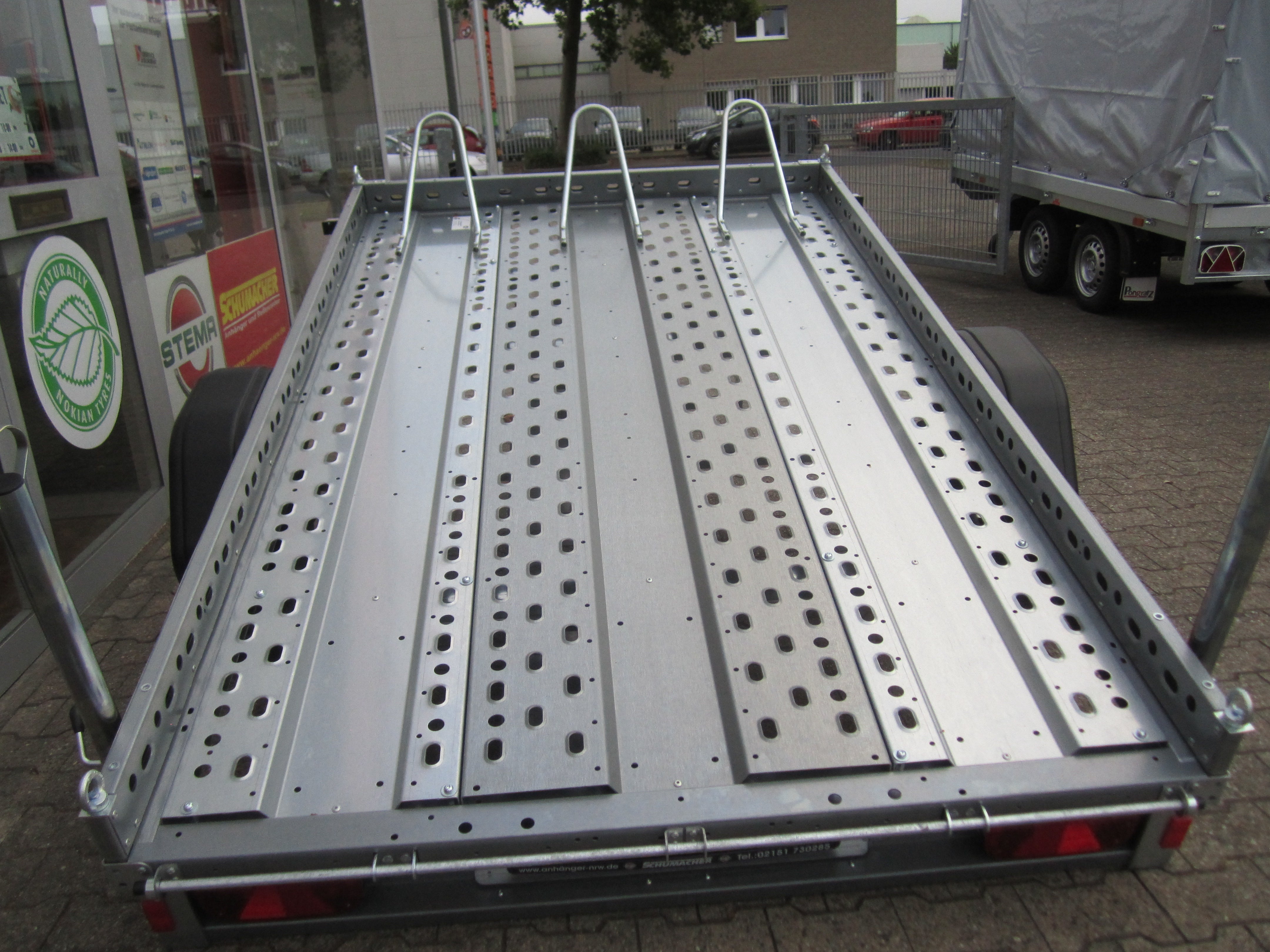 Motorradanhänger mieten – 750 kg, führerscheinfrei (Klasse B), für 1–2 Motorräder – 2