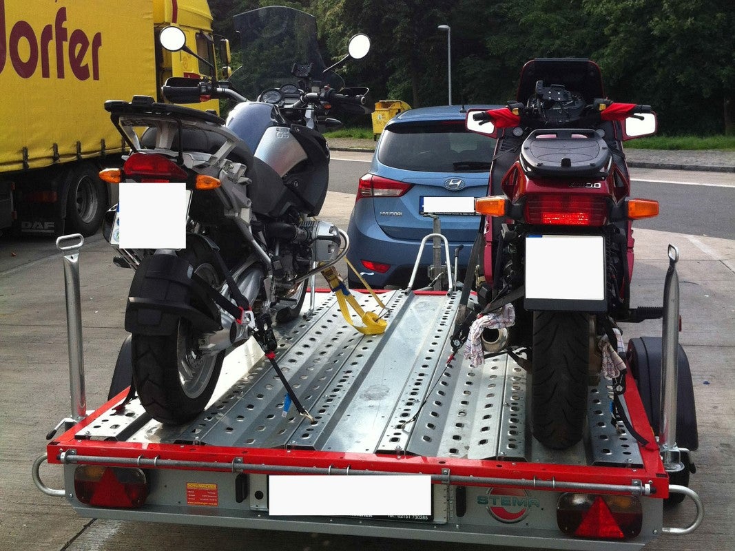 Motorradtransporter mieten – Motorradanhänger für 3 Motorräder, 250 x 183 cm – 2