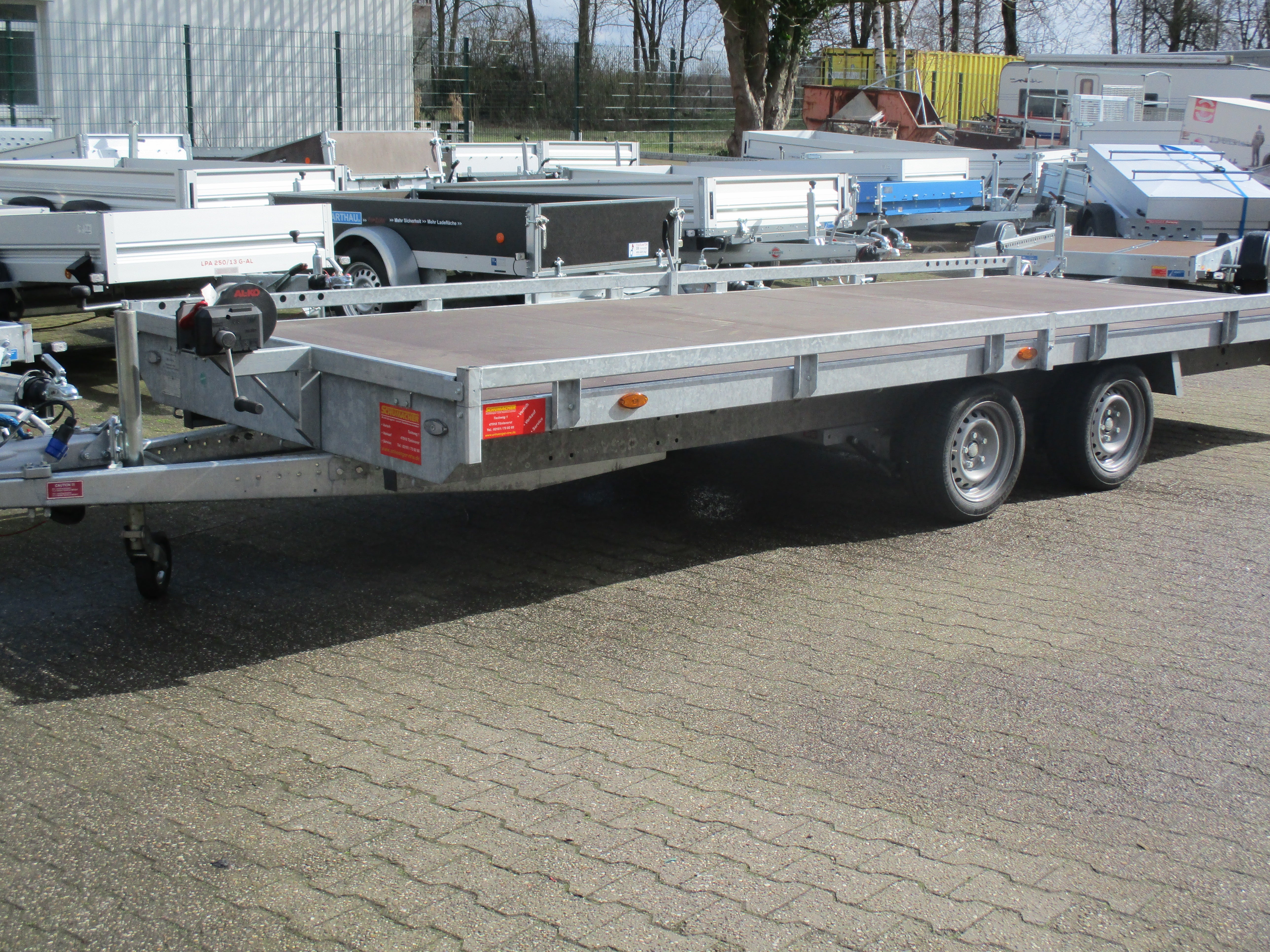 Autotransporter mieten – 3,5 t, ca. 500 x 200 cm, mit Seilwinde & Auffahrrampen
