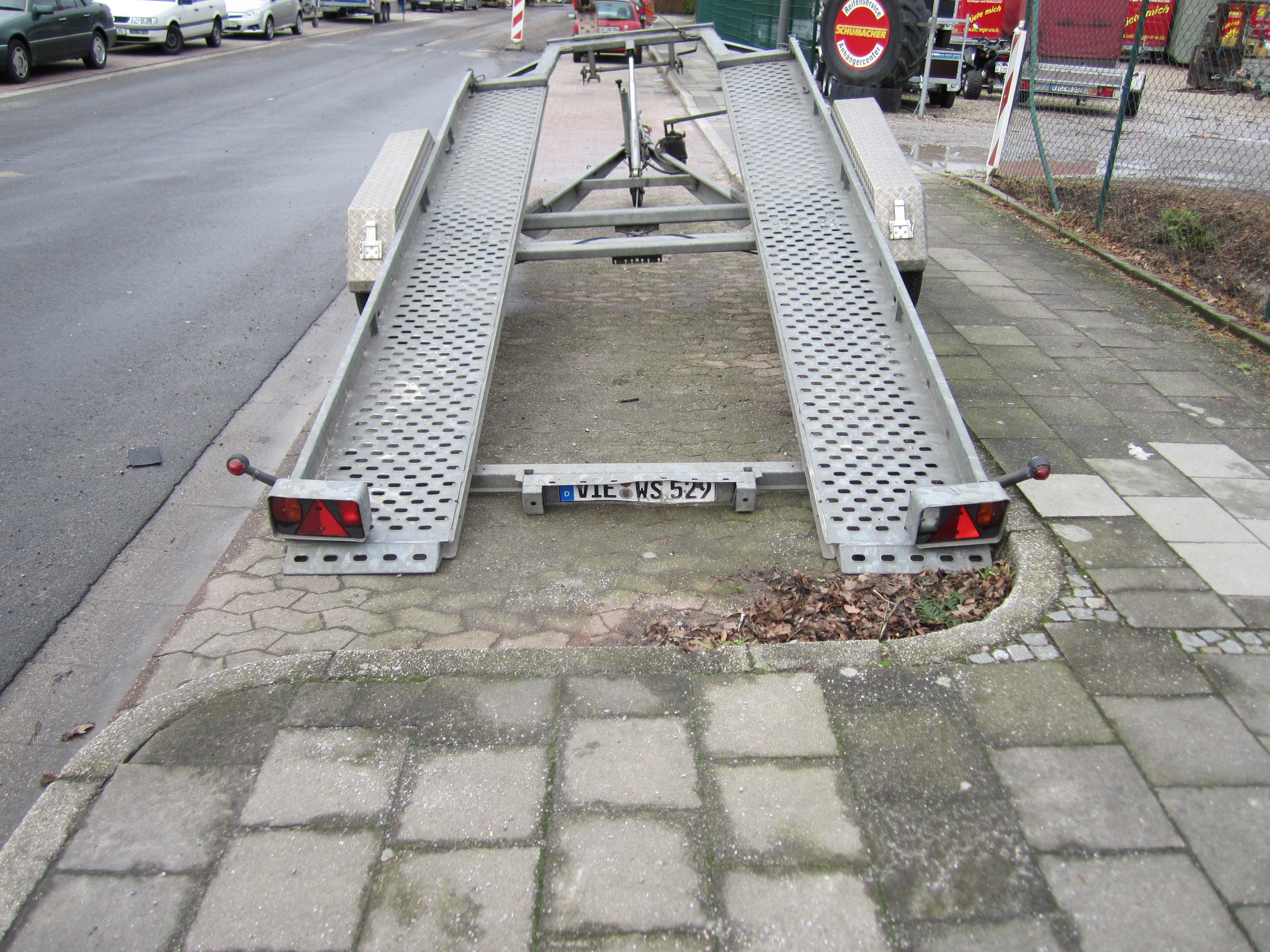 Autotransporter mieten – KFZ-Transportanhänger, kippbar mit Winde, bis 3000 kg – 2