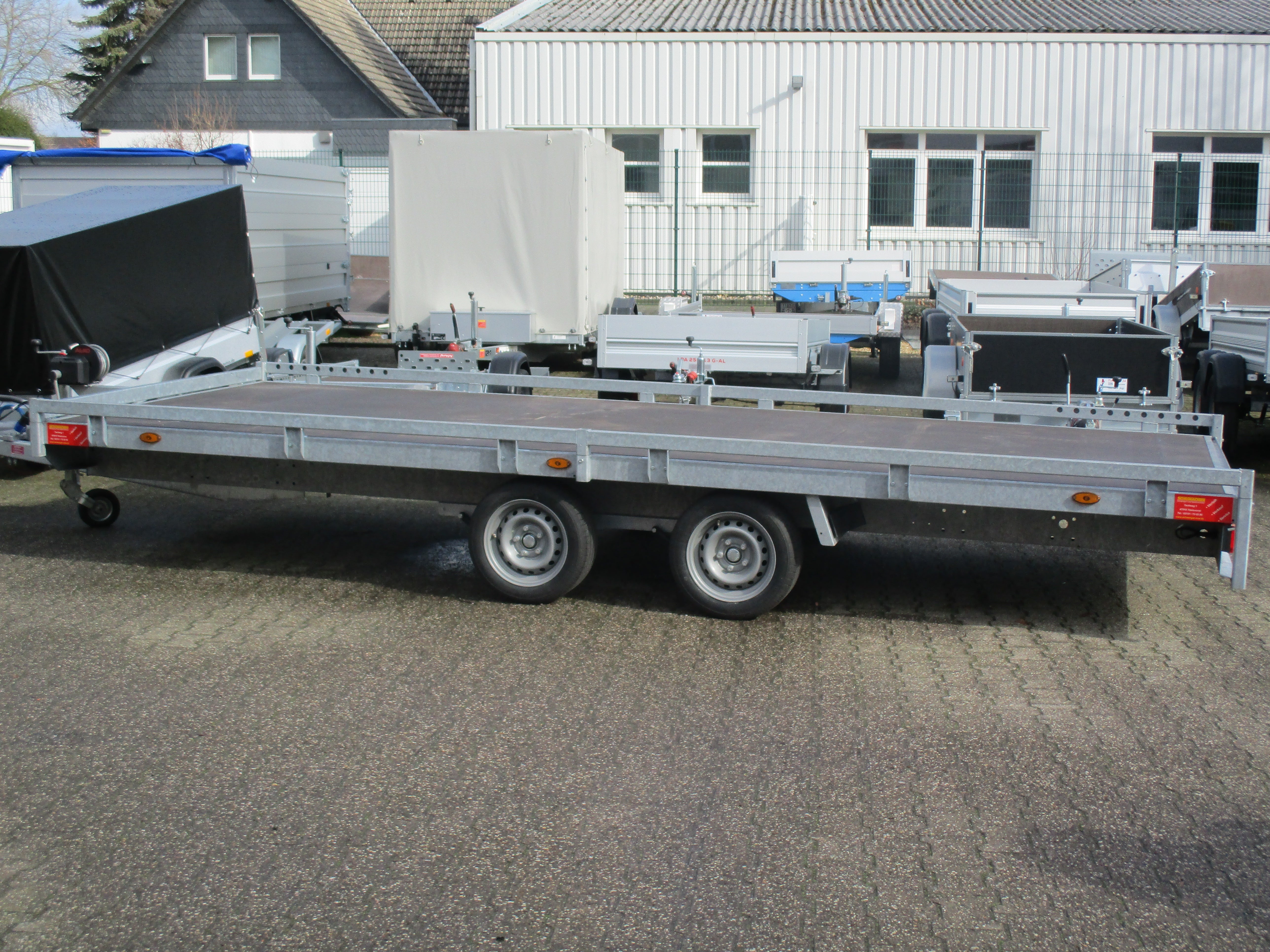 Autotransporter mieten – 3,5 t, ca. 500 x 200 cm, mit Seilwinde & Auffahrrampen – 2