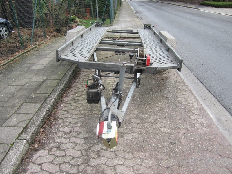 Autotransporter mieten – KFZ-Transportanhänger, kippbar mit Winde, bis 3000 kg – 3