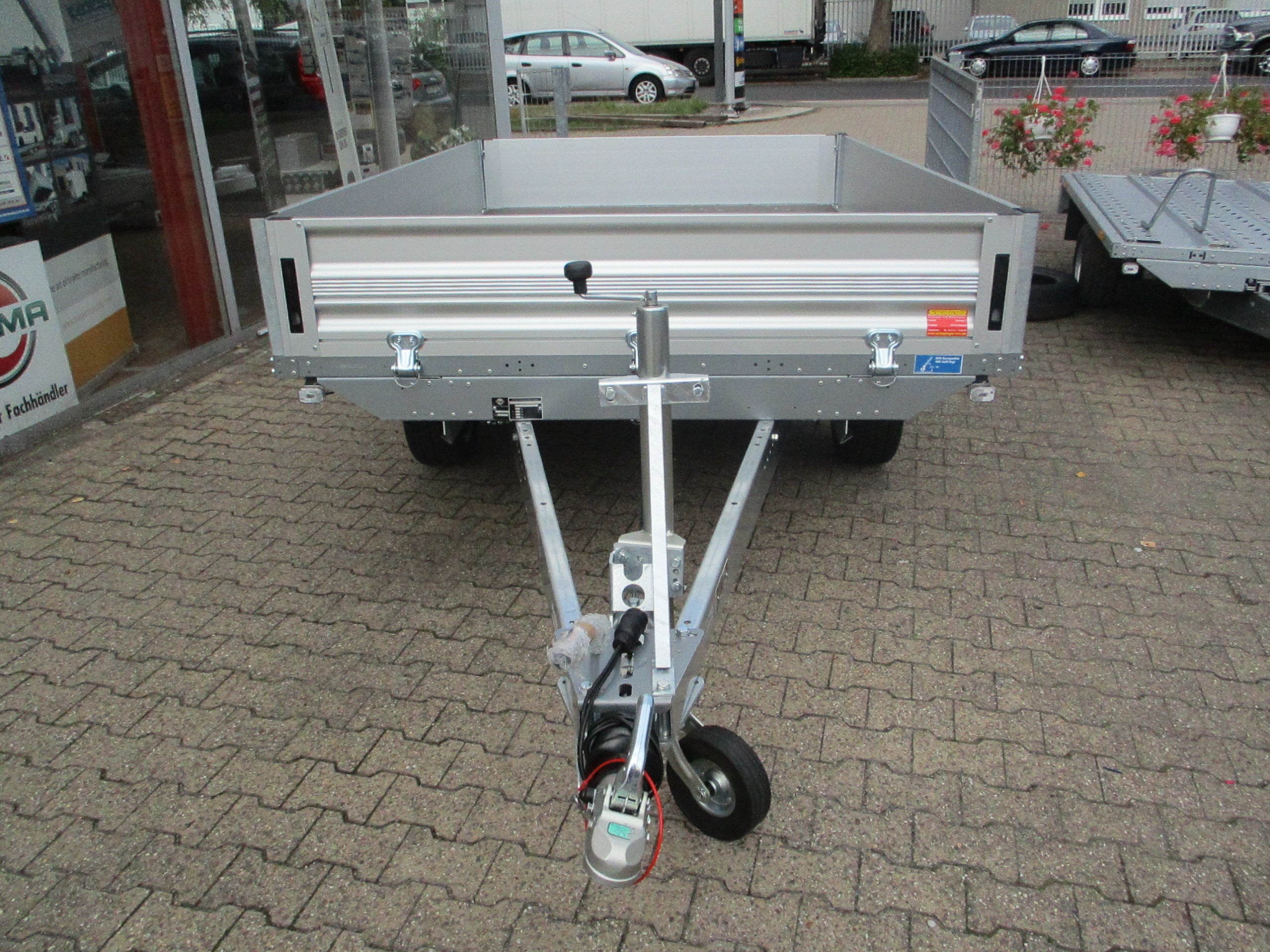 Offener Kastenanhänger mieten – 2700 kg, gebremst, Ladefläche 401 x 183 cm – 3