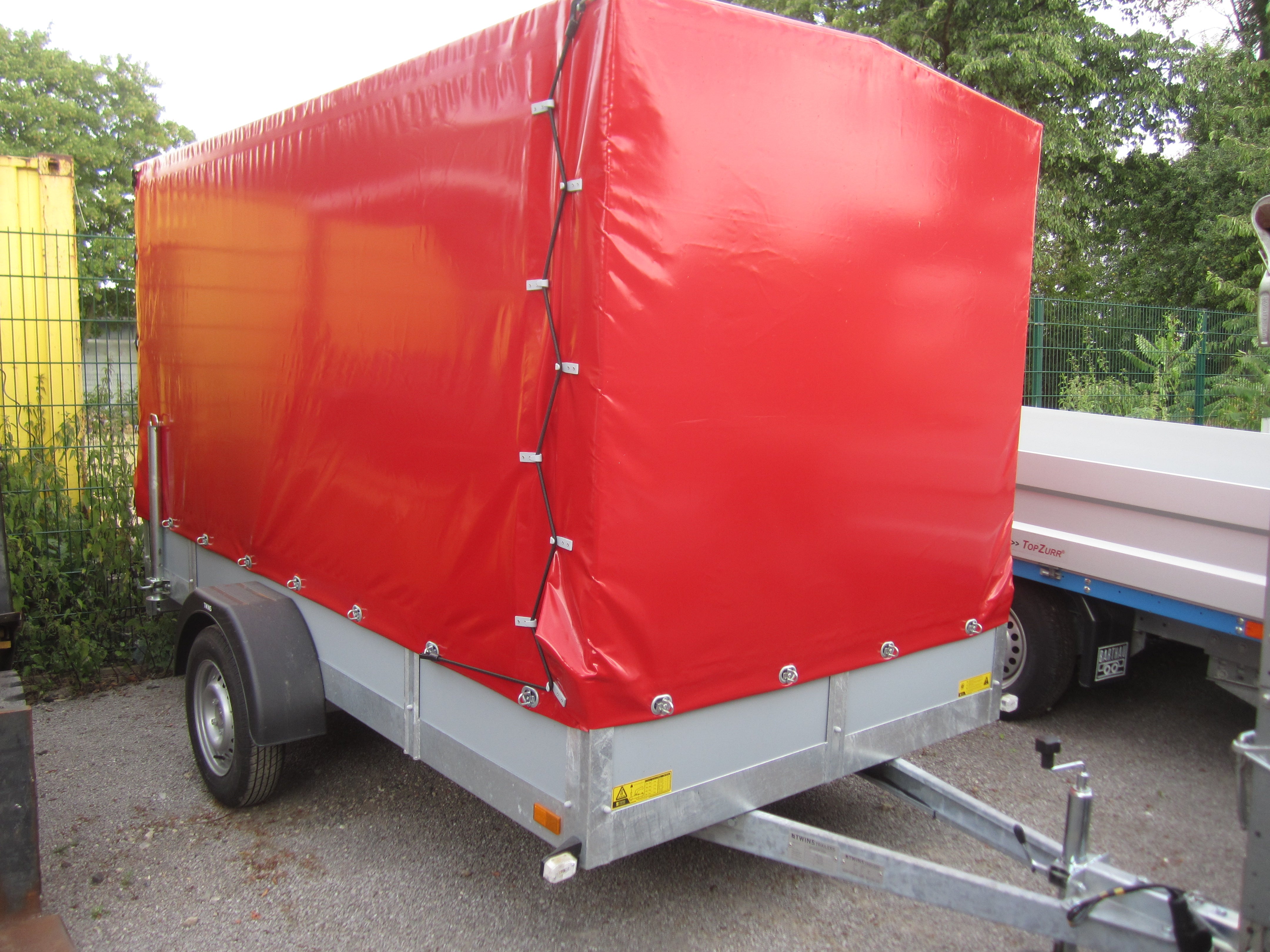 Planenanhänger mieten – 750 kg, führerscheinfrei (Klasse B), 300 x 150 x 160 cm – 2