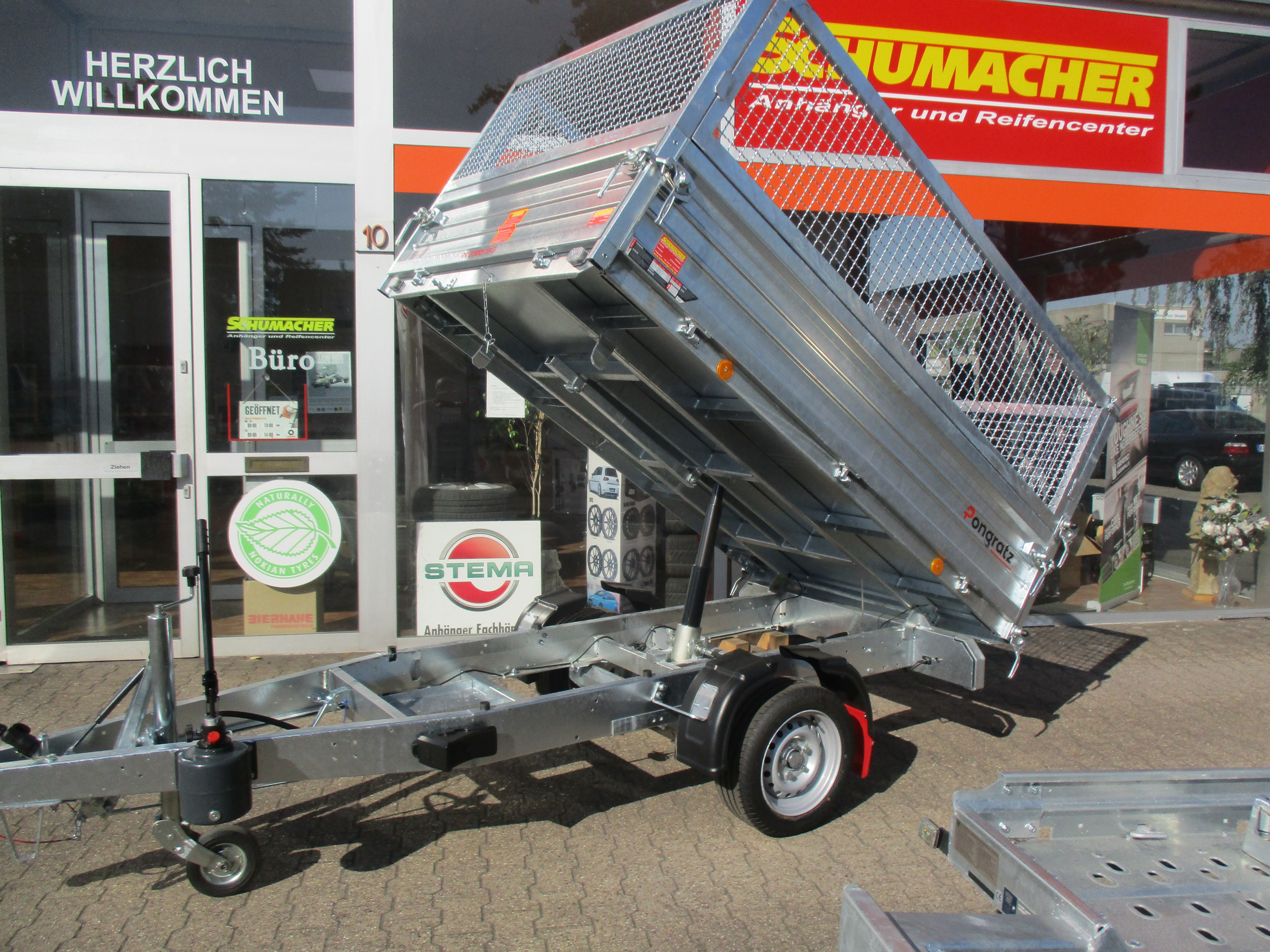 Rückwärtskipper mieten – gebremster Kippanhänger mit Laubgitter, 1500 kg – 4
