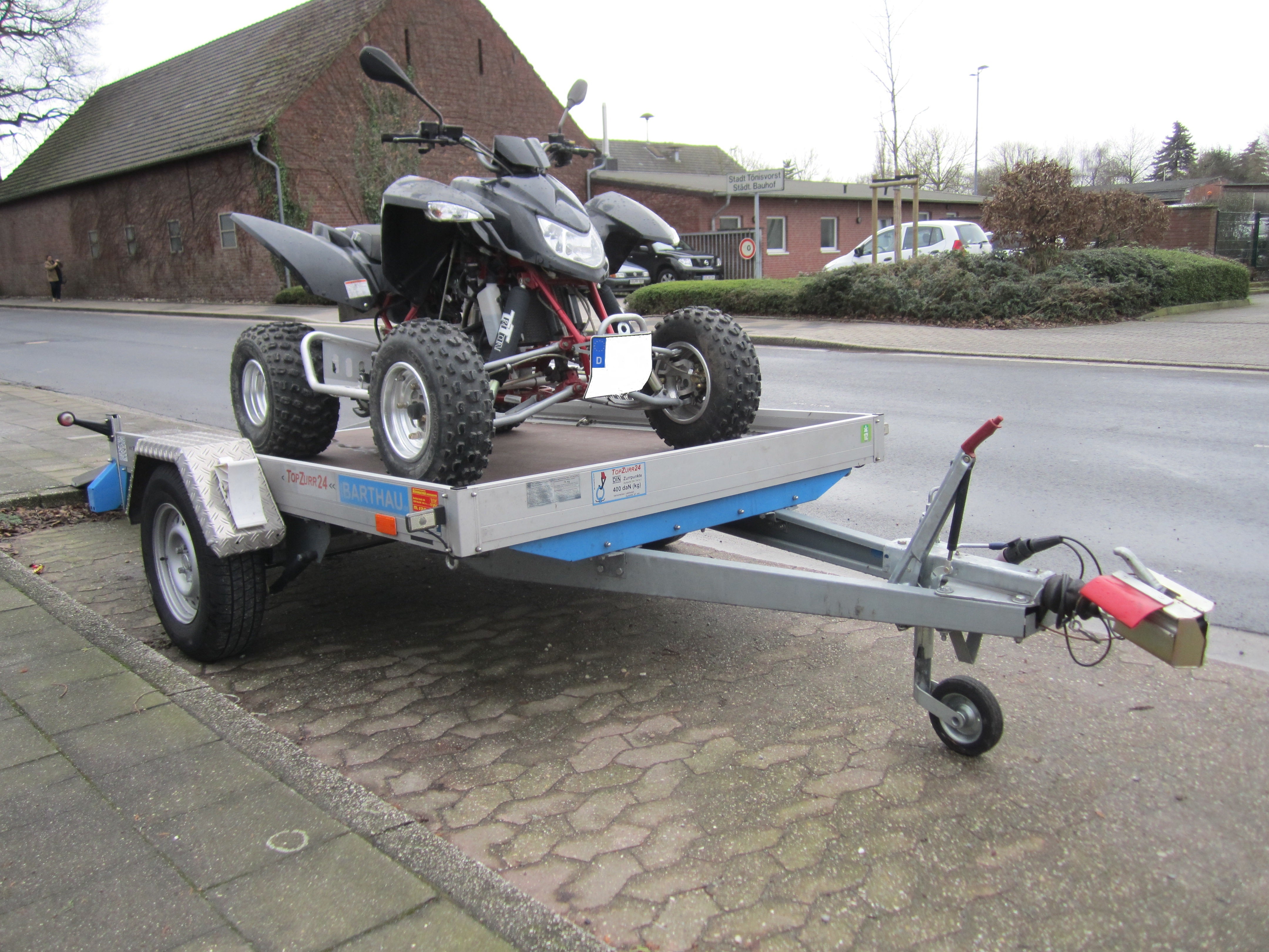 Motorradanhänger mieten – für 3 Motorräder, Quad & Smart, 100 km/h, gebremst – 3