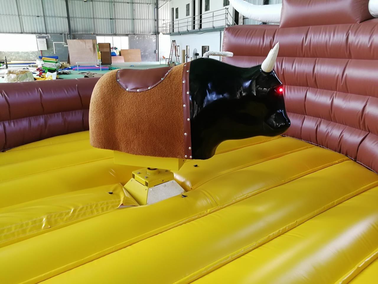 Bullriding - Rodeo Anlage und Surfsimulator mit 5x5 m Arena mieten in