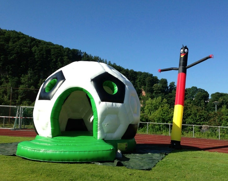 Hüpfburg Fußball mieten – Soccer-Hüpfburg 5x4 m für Kindergeburtstag, Party & Biergarten