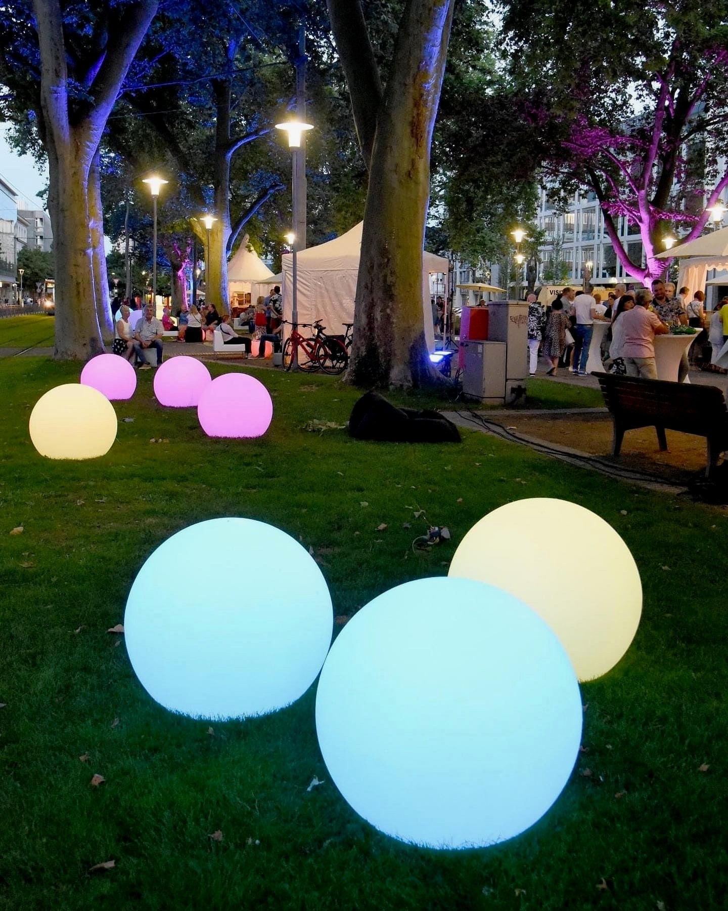 LightBall mieten – LED-Leuchtkugel RGB mit Fernbedienung, ø 80 oder 120 cm – 2