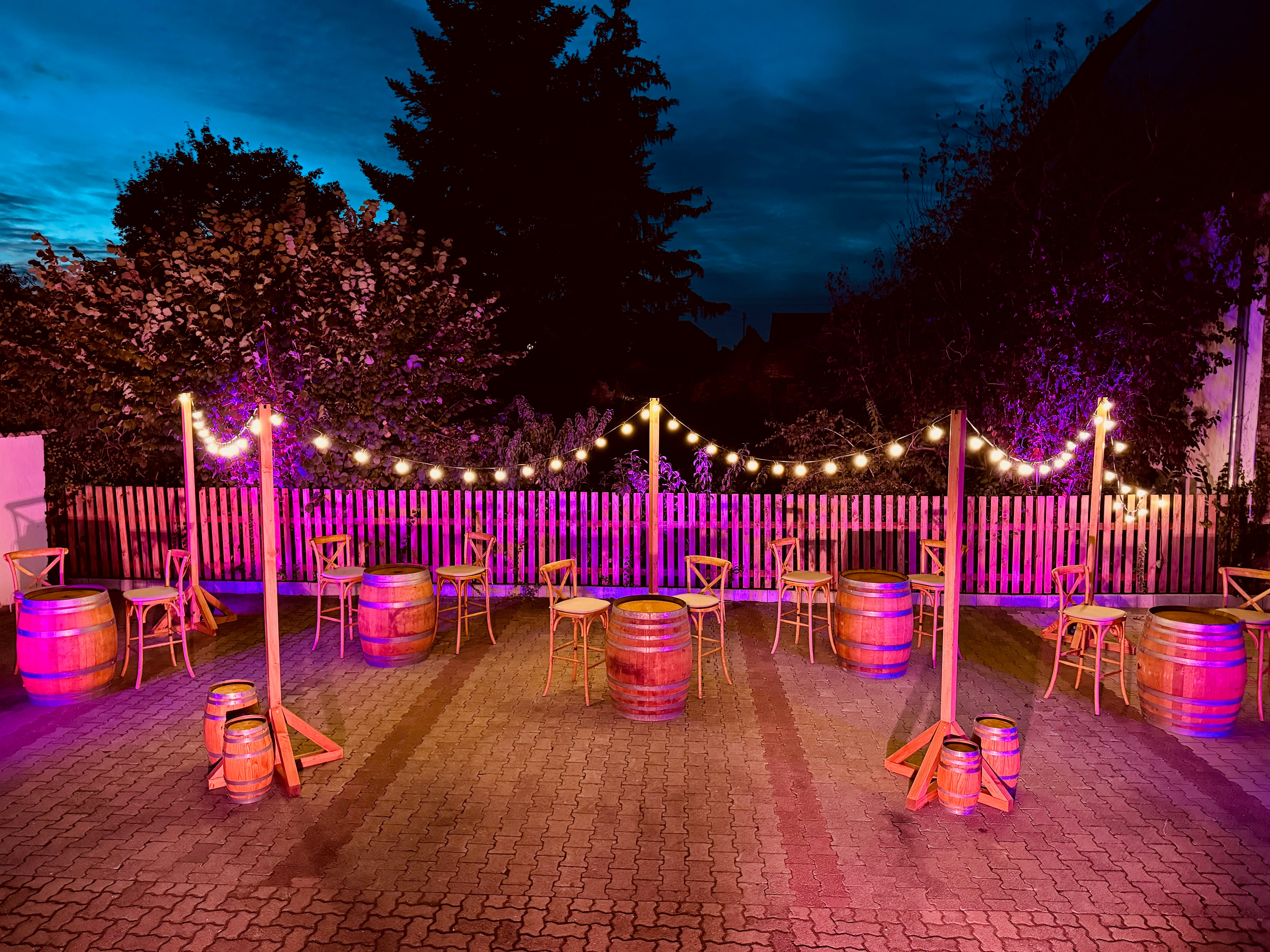 Lichterkette mieten – warmweiße Lichterkette in 10, 20 oder 50 m, mit Ständer