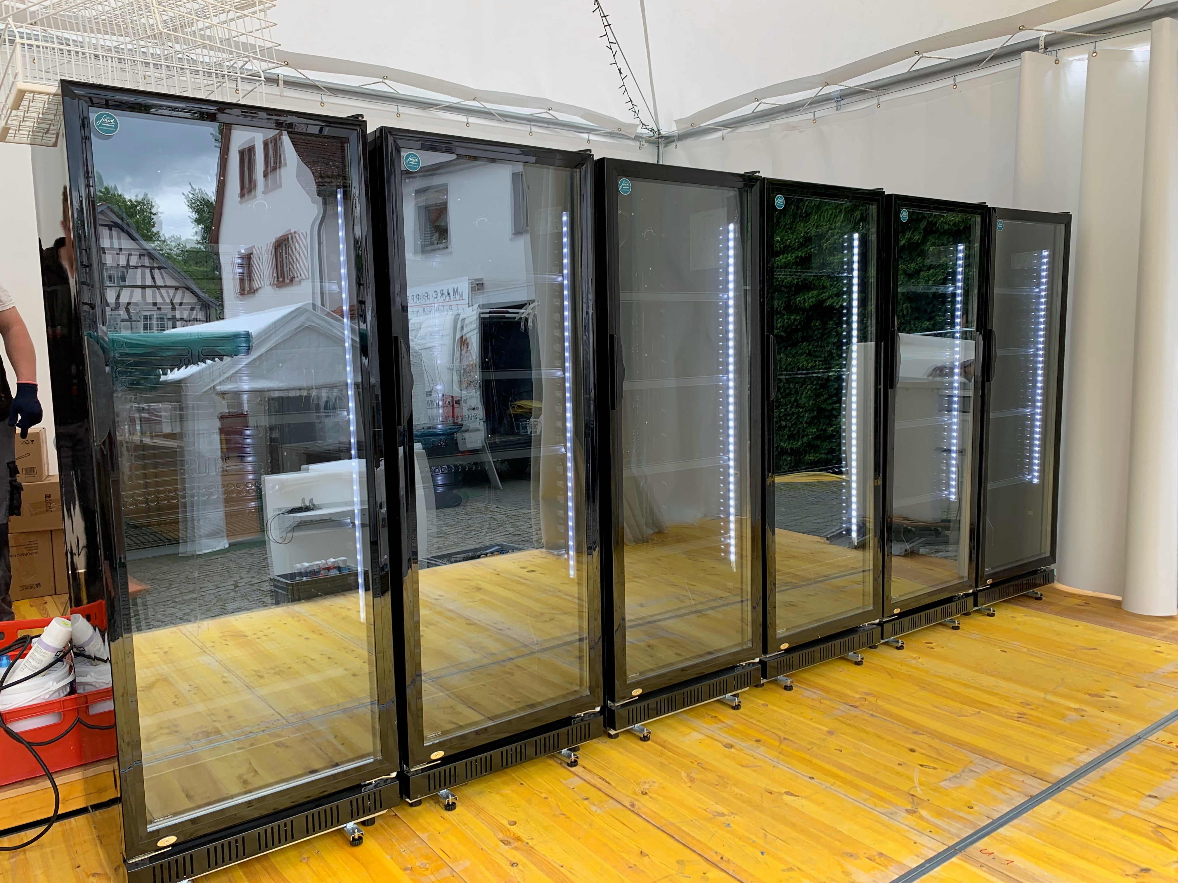 Getränkekühlschrank mieten – Glastür-Kühlschrank 360 l, schwarz oder weiß – 2