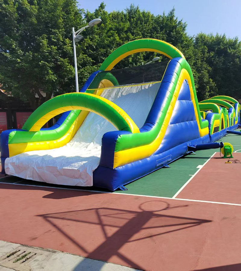 Hüpfburg Mega Challenge Hindernisbahn mieten bei Der Spassmacher