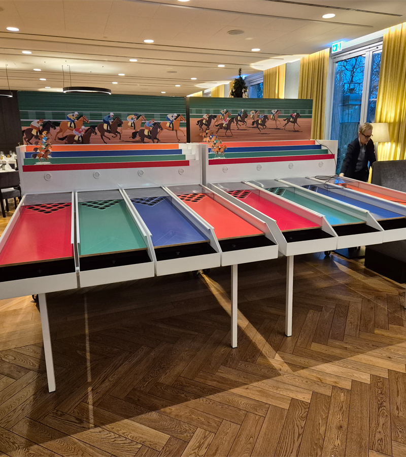 Derbyrennen Pferde Doppelanlage (8 Personen) mieten bei Der Spassmacher