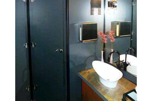 Toilettenwagen mieten – Noble Rust, Damen & Herren, voll bestückt – 3