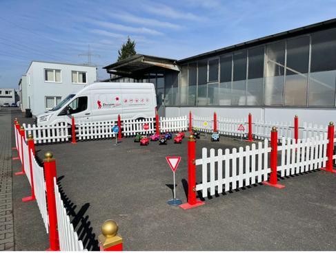 Bobby Car Parcours - inkl. Jahrmarktzäunen als Umrandung - 64m² eingezäunte Fläche – 3