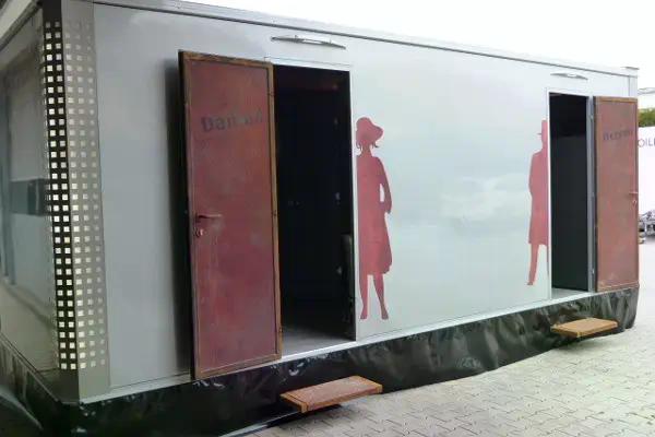 Toilettenwagen mieten – Noble Rust, Damen & Herren, voll bestückt