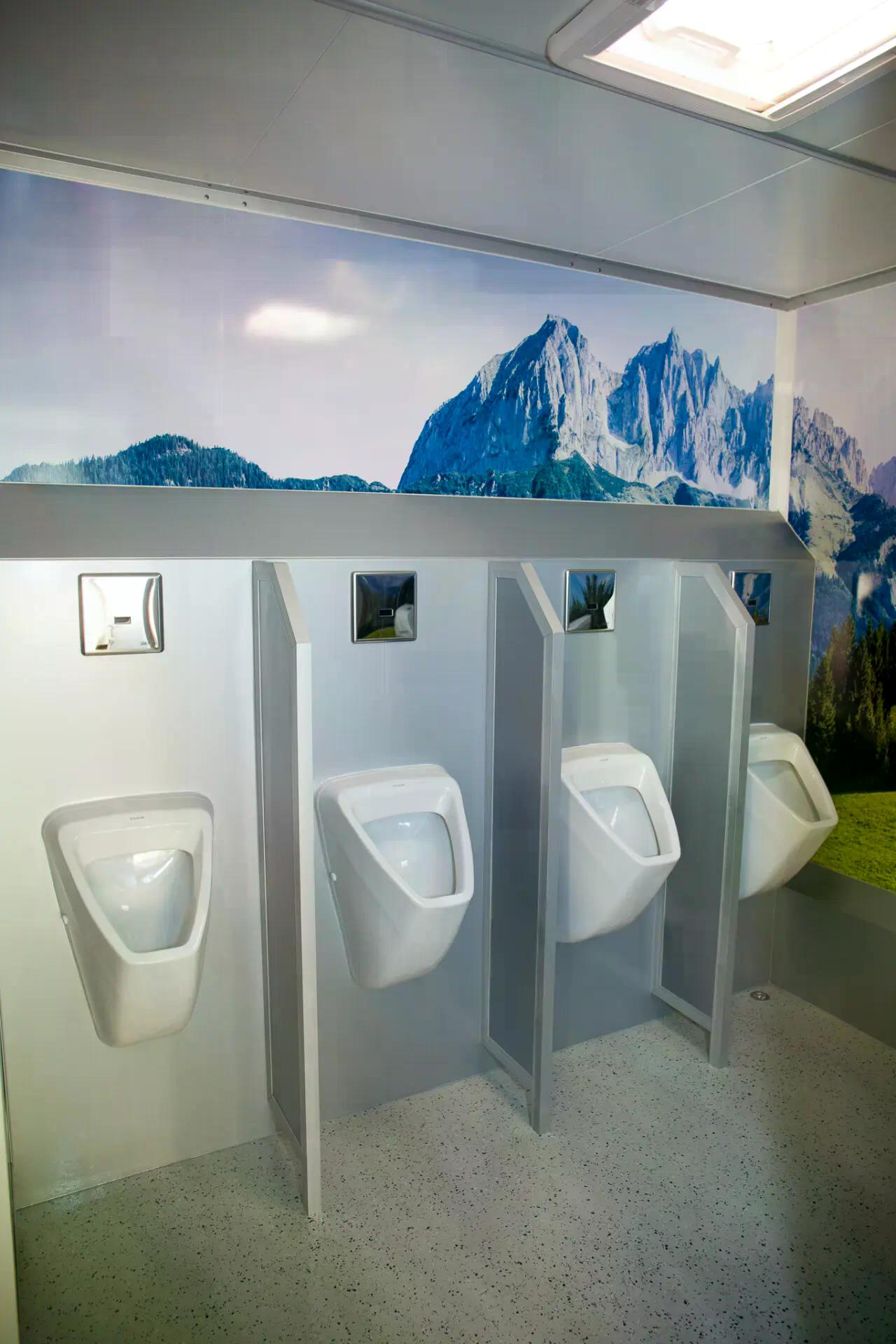 Toilettenwagen mieten – VIP, Damen & Herren, sauber bestückt – 3