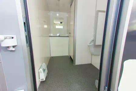 Toilettenwagen mieten – 2&1, Damen & Herren, sauber bestückt – 3