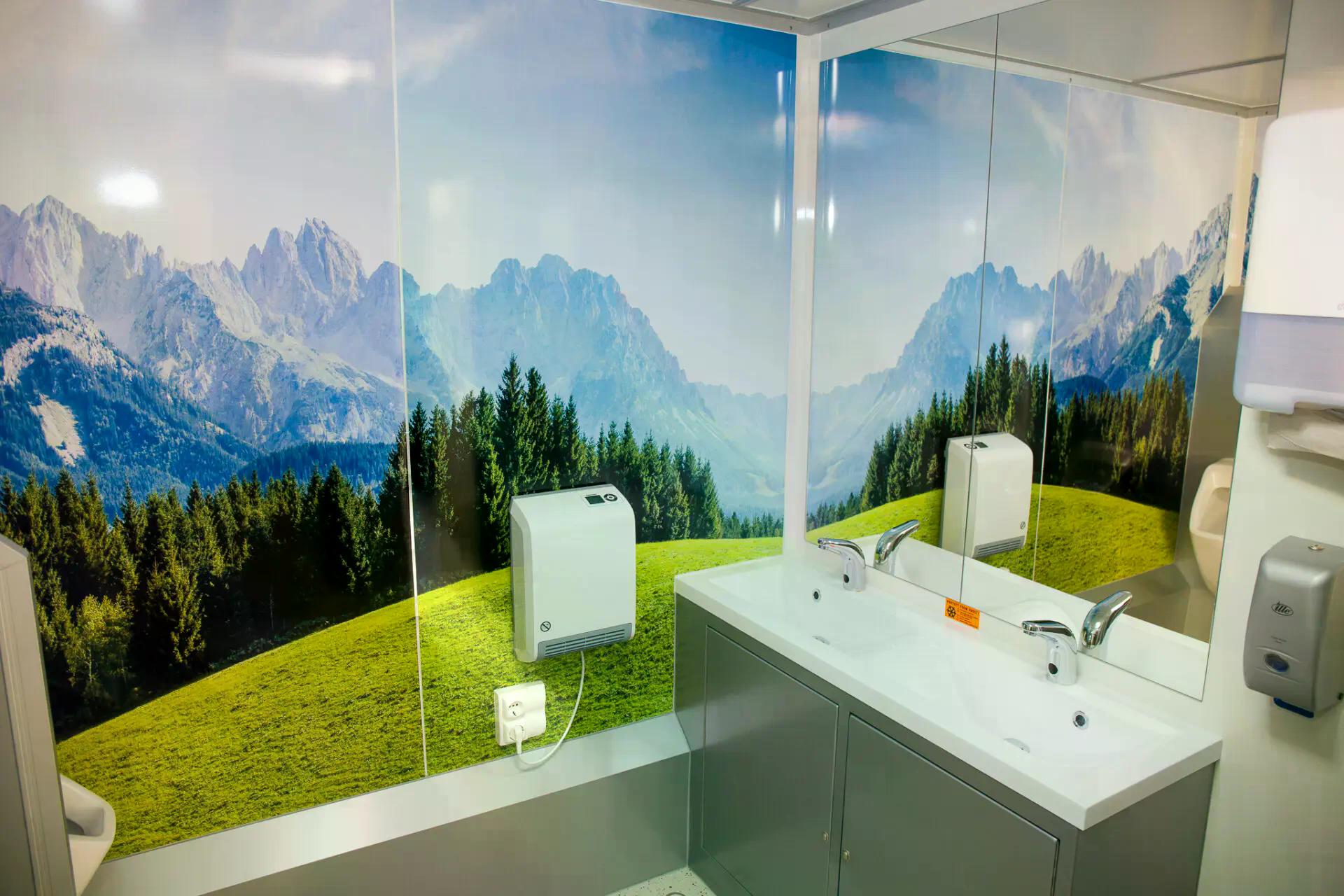 Toilettenwagen mieten – VIP, Damen & Herren, sauber bestückt – 2