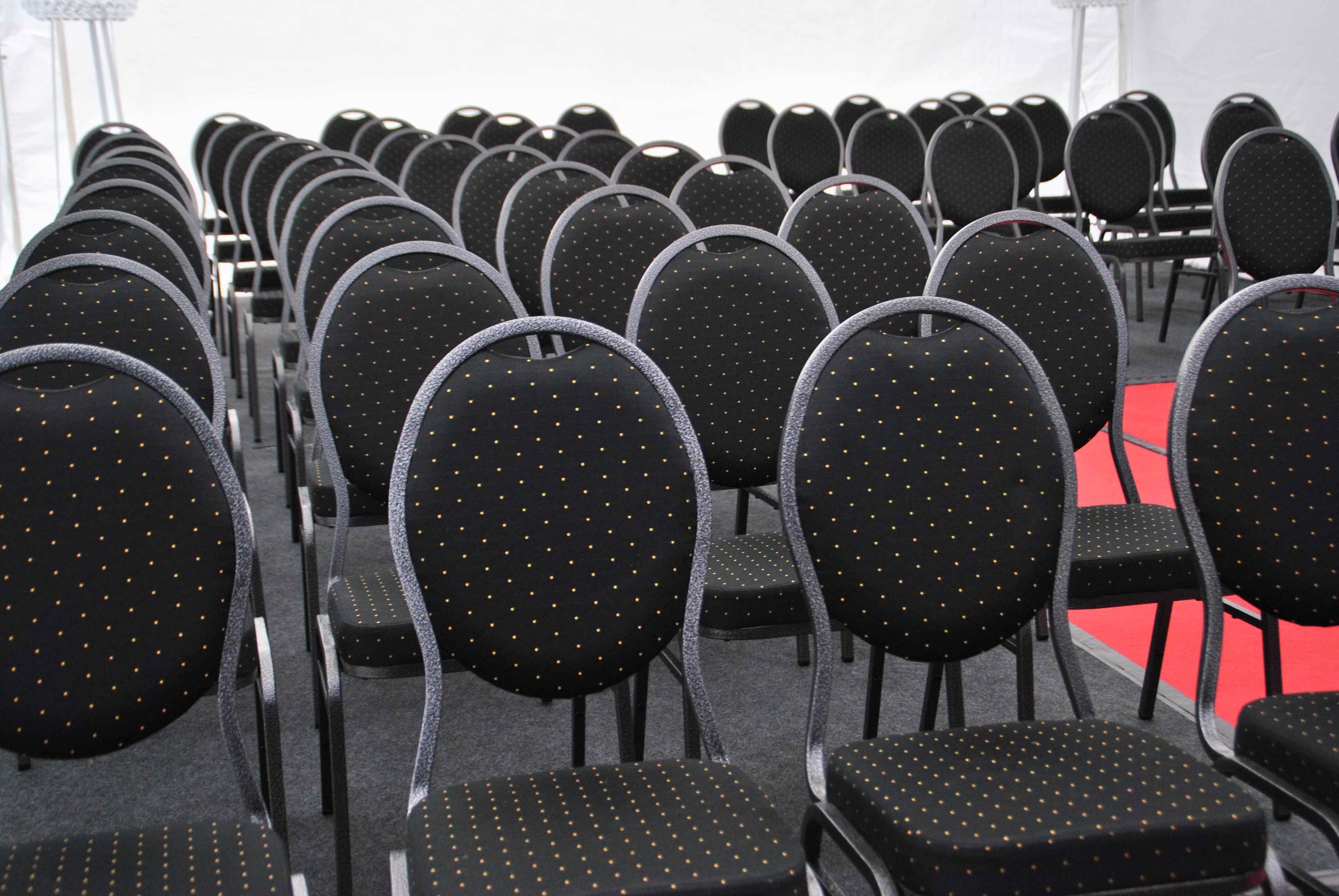 Bankettstuhl mieten – gepolsterter Polster- & Seminarstuhl