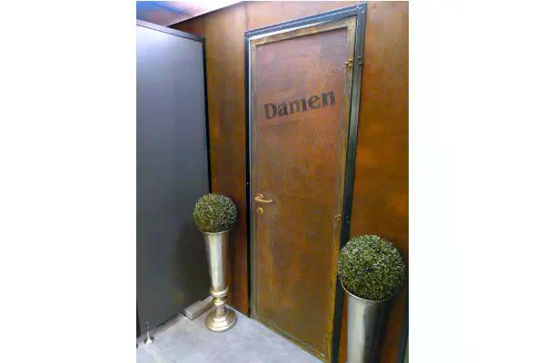 Toilettenwagen mieten – Noble Rust, Damen & Herren, voll bestückt – 2