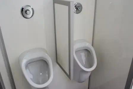 Toilettenwagen mieten – 2&1, Damen & Herren, sauber bestückt – 4