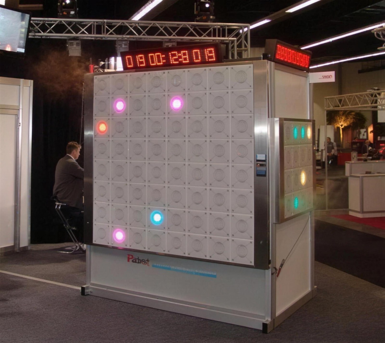 twall®64 Reaktionswand mieten in Blaustein – Eventspiel