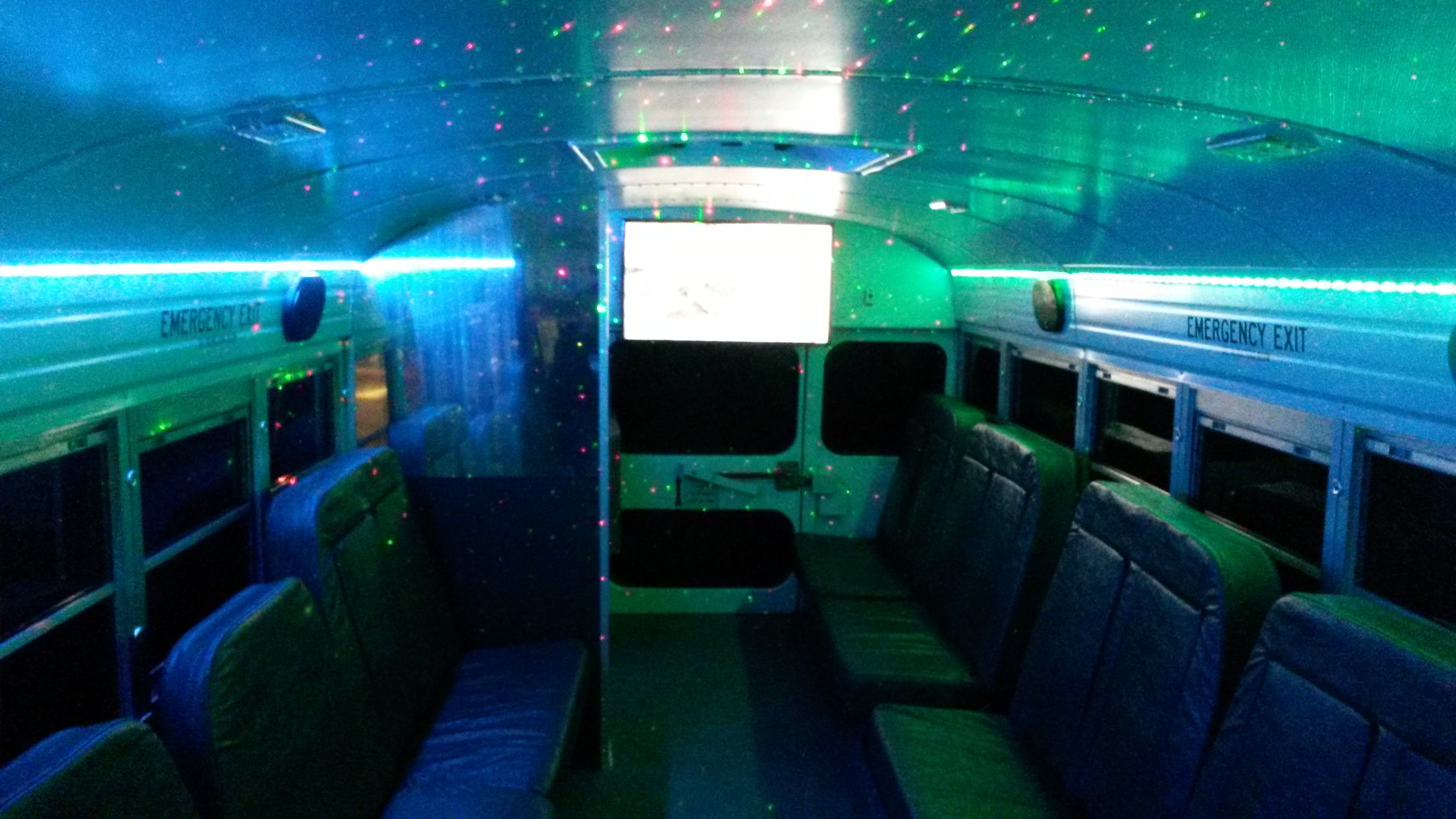 US-Schoolbus mieten – Partybus für bis zu 40 Personen leihen – 4