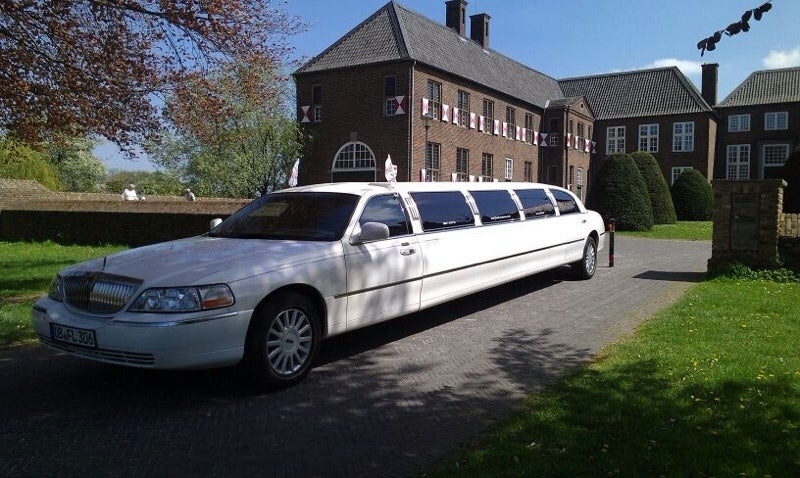 Lincoln Town Car Super-Stretch mieten – Hochzeitsfahrzeug leihen