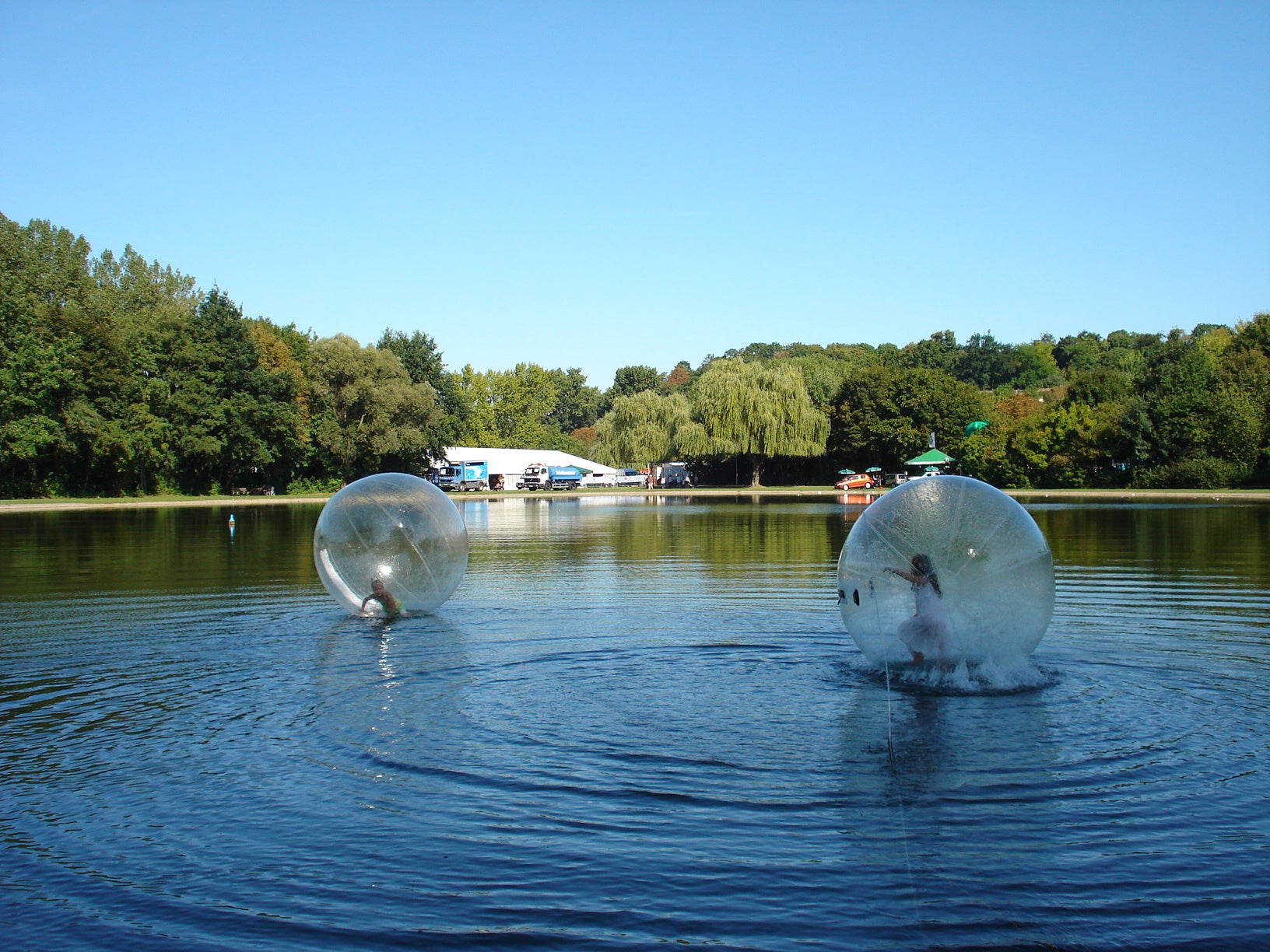Wasserlaufbälle im Gewässer mieten