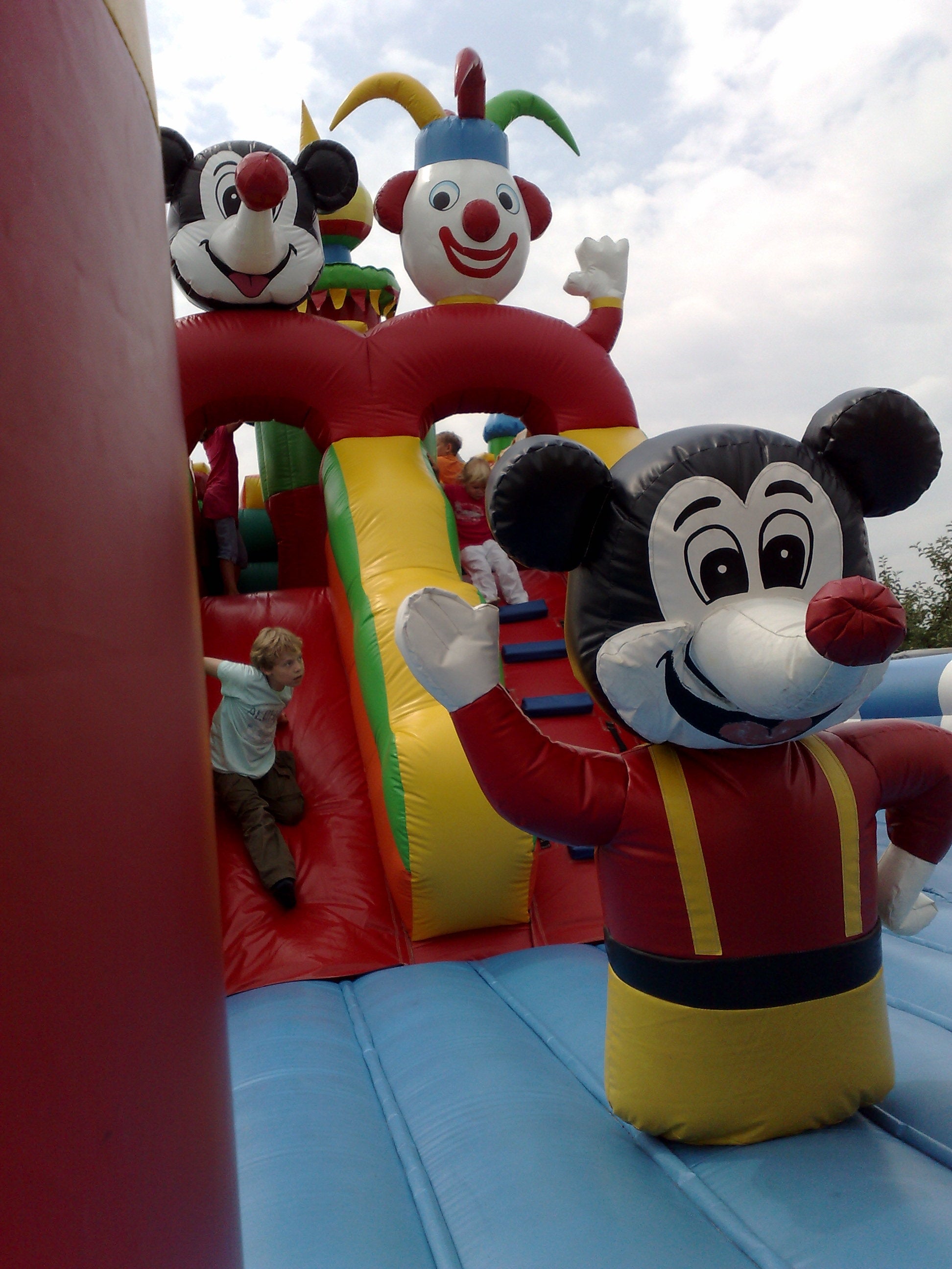 Fantasialand MEGA Hüpfburg mieten – 2
