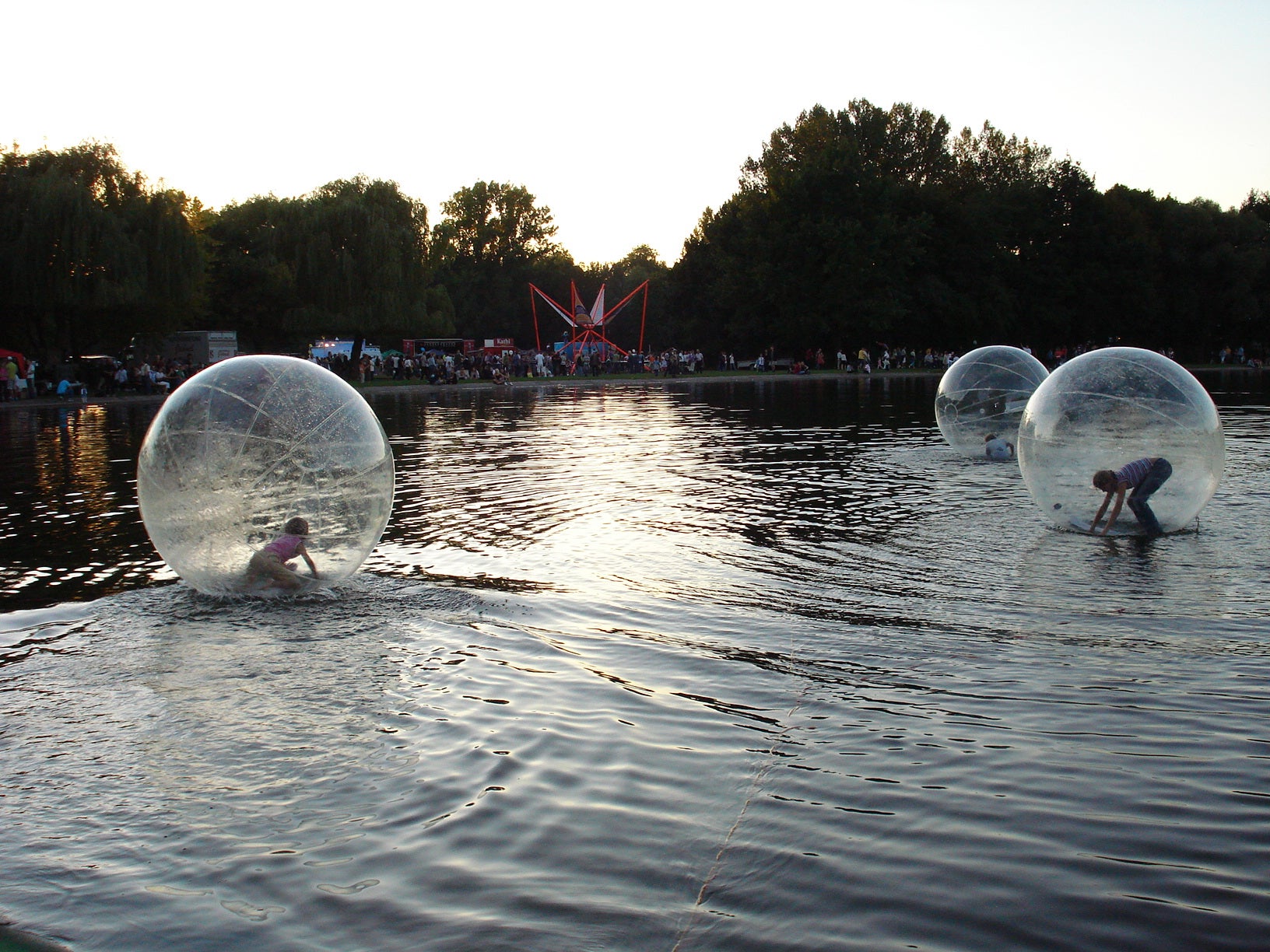 Wasserlaufbälle im Gewässer mieten – 3