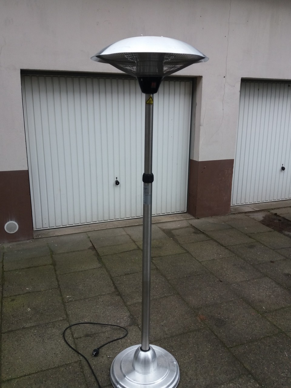 Heizstrahler Elektroheizpilz 2,1 kW mieten in Hamburg – Getränke-Service Benstein – 2