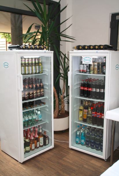 Glastür-Kühlschrank ca. 1,40 m hoch mieten in Hamburg – Getränke-Service Benstein