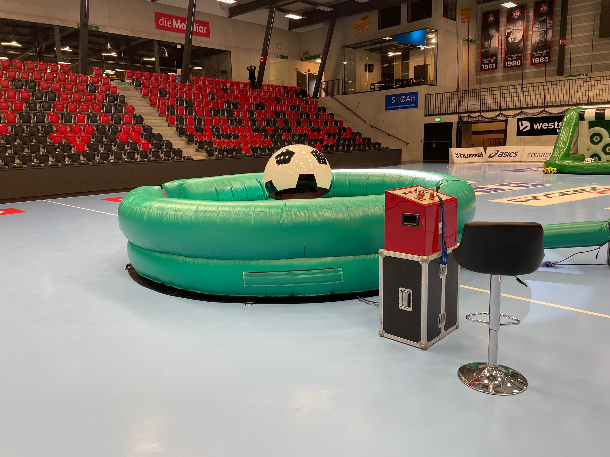 Bull Riding Fussball mieten bei Axess