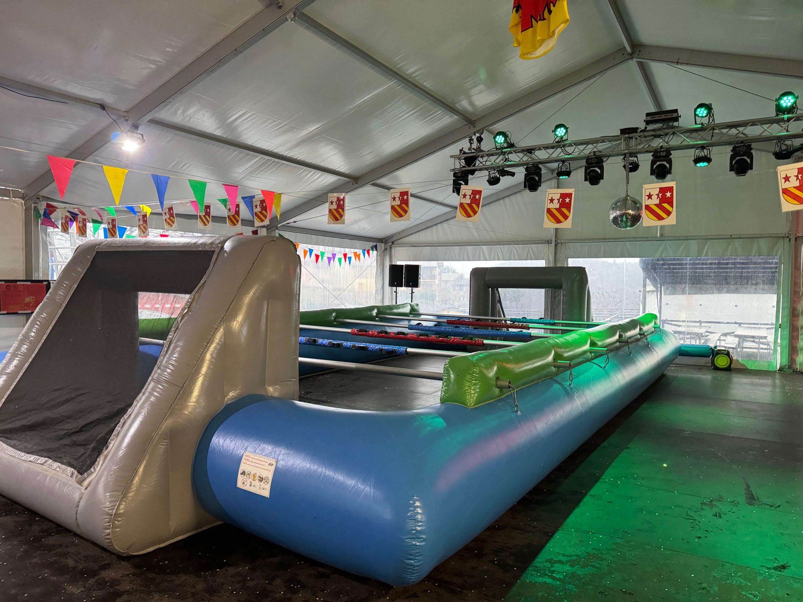 Menschenkicker mieten bei Axess
