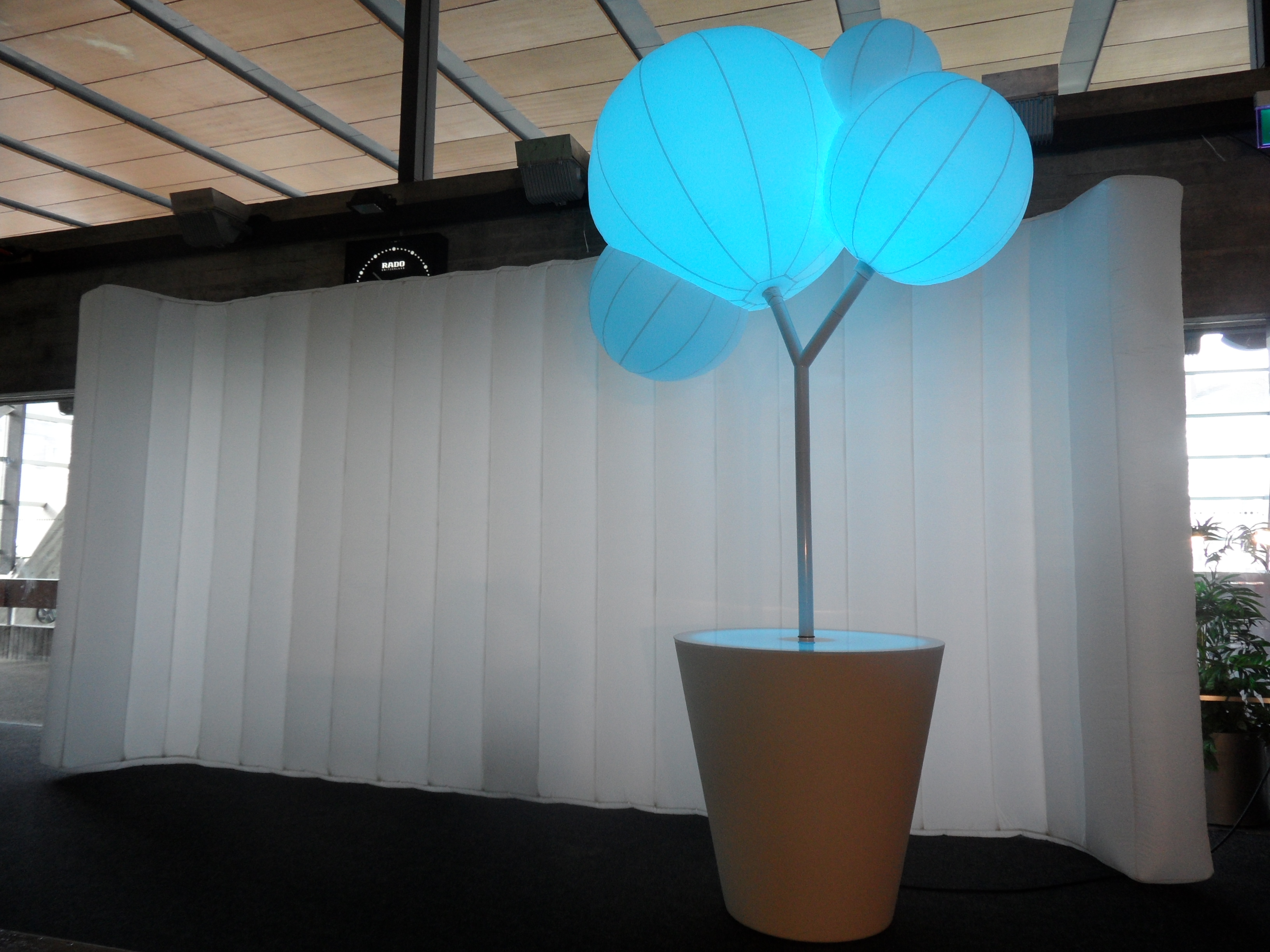 Tree Of Light Stehtisch mieten bei Axess