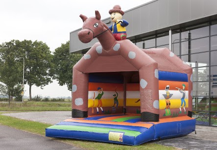 Huepfburg Pferd mieten bei Axess