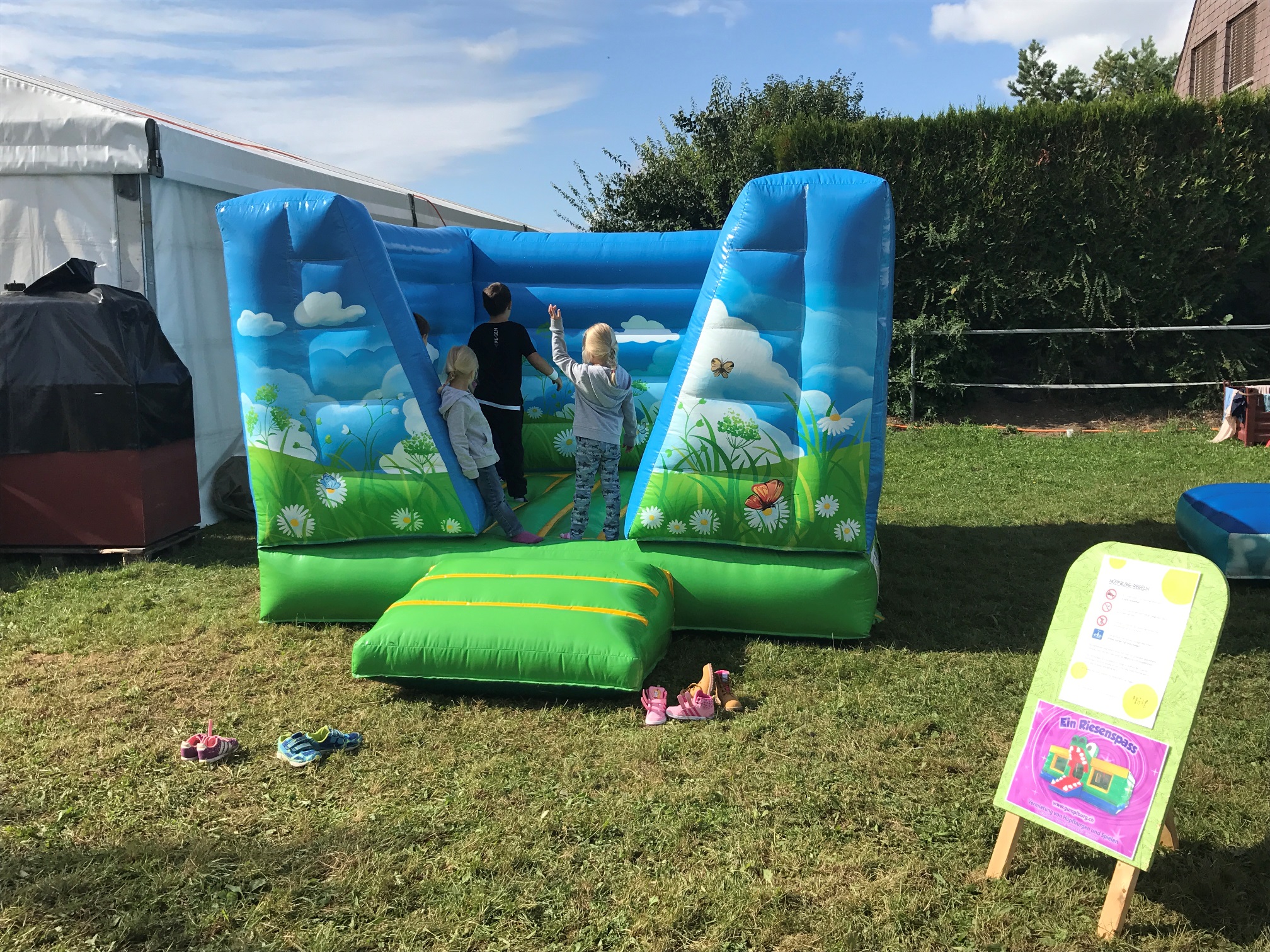 Huepfburg Sommer mieten bei Axess