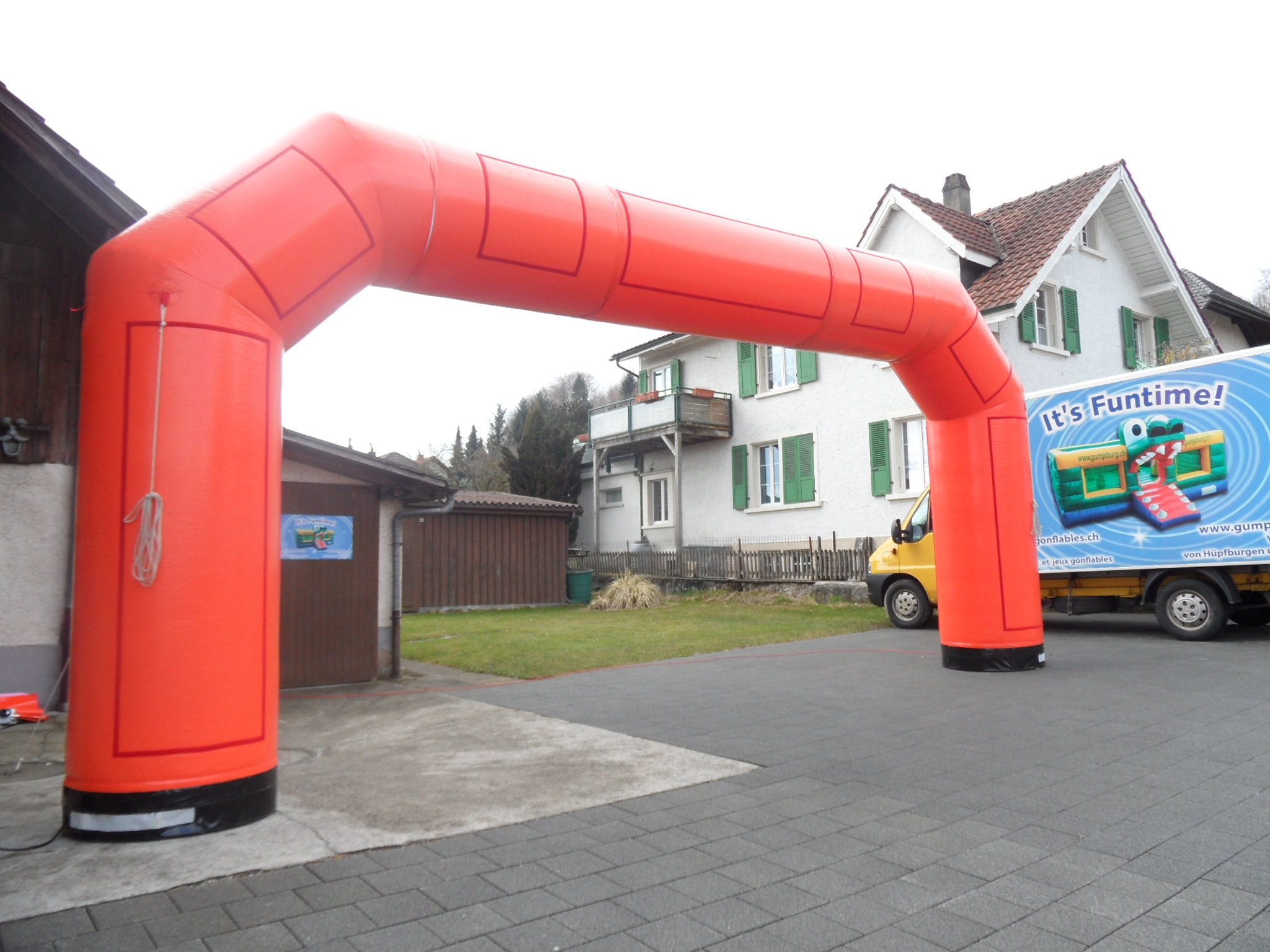 Torbogen Orange mieten bei Axess