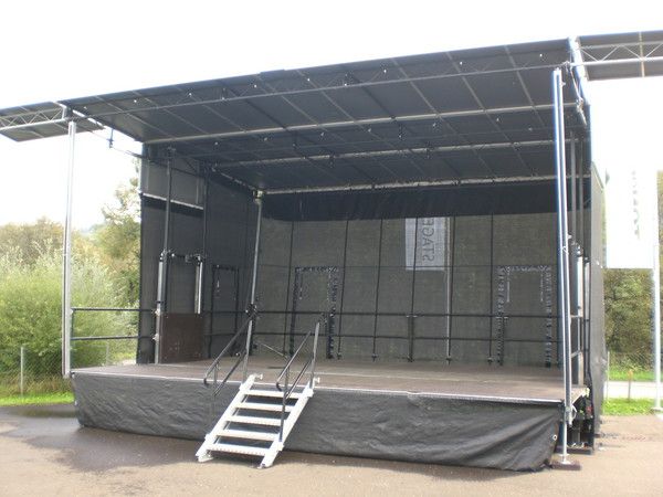 Mobile Bühne FreeStage Medium 1.4 inkl. PA-Wings mieten – 8x6m – 3