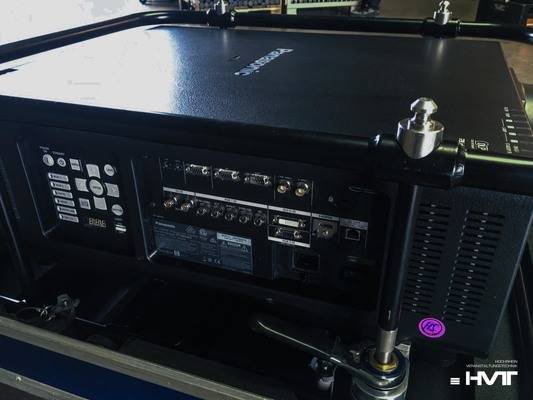 Panasonic PT-DZ21K2 mieten – 3-Chip-DLP-Projektor, 20.000 ANSI Lumen – 2