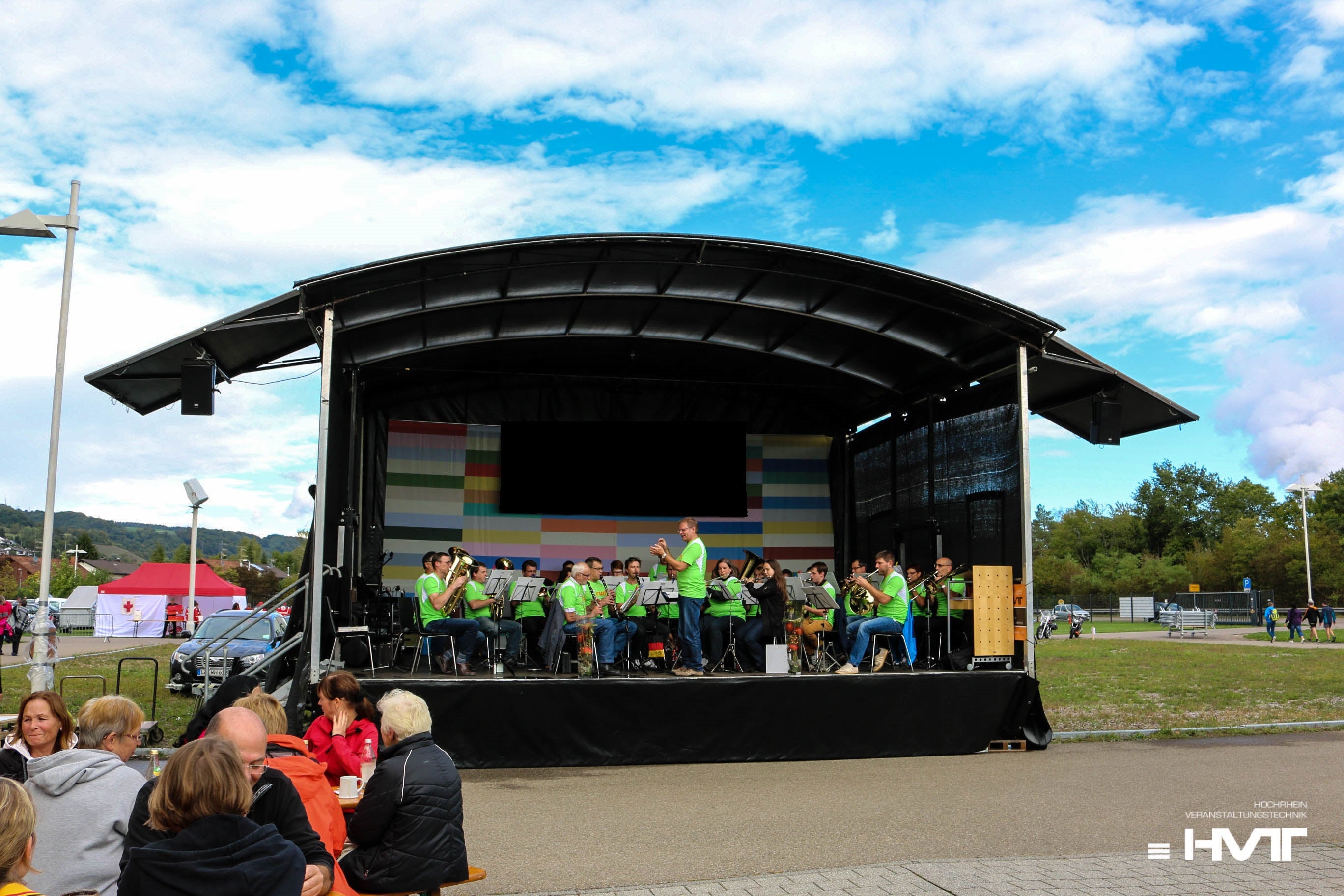 Mobile Bühne FreeStage Medium ARC mieten – 8x6m, Rundbogendach – 3