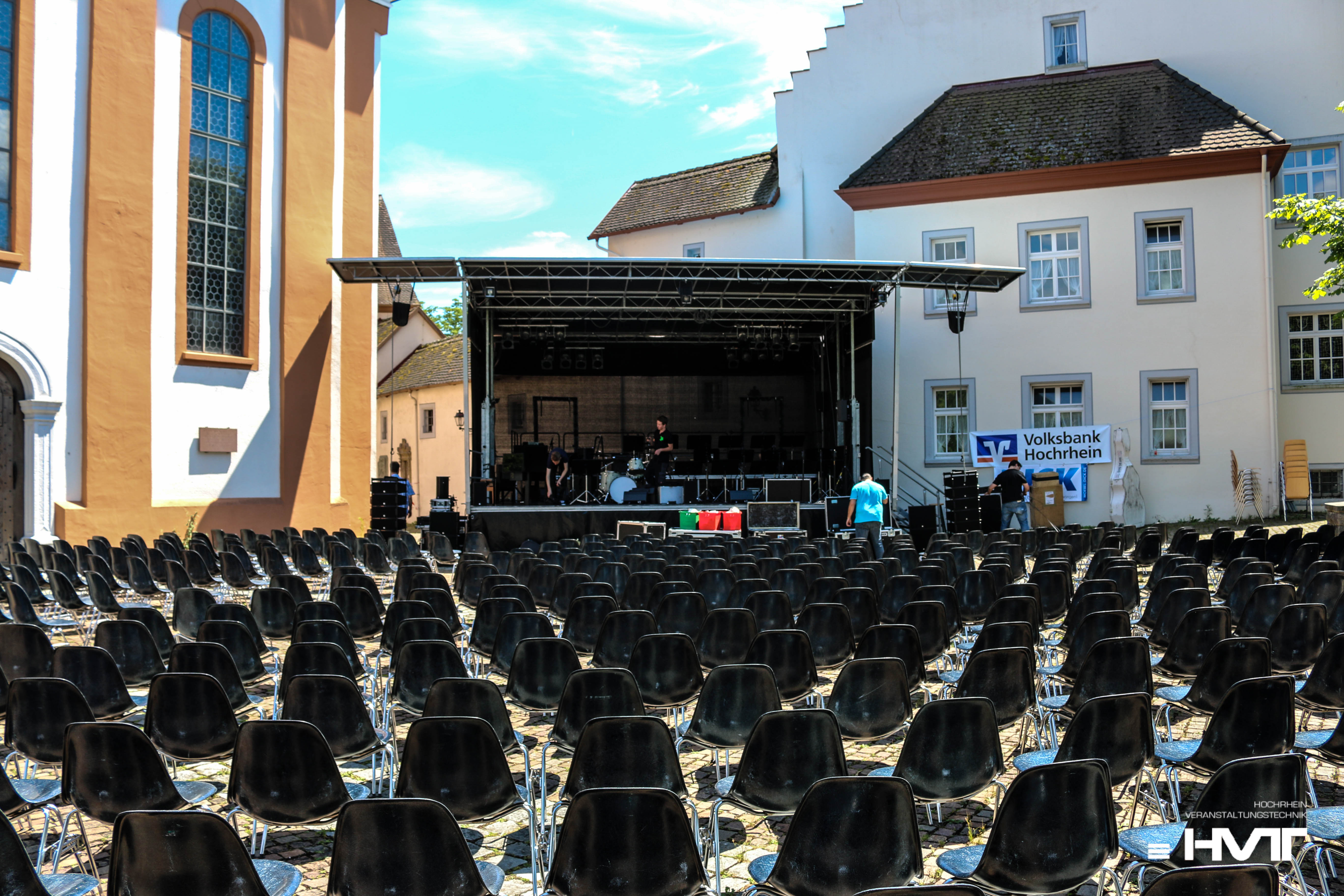 Mobile Bühne FreeStage Medium 1.4 inkl. PA-Wings mieten – 8x6m