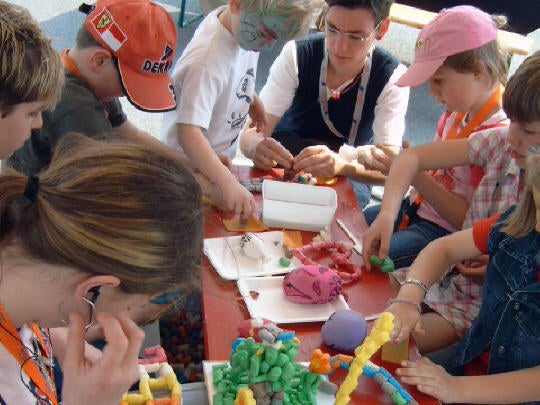 Playmais Bastelaktion / Basteln mit bunten Maisflocken buchen – 3