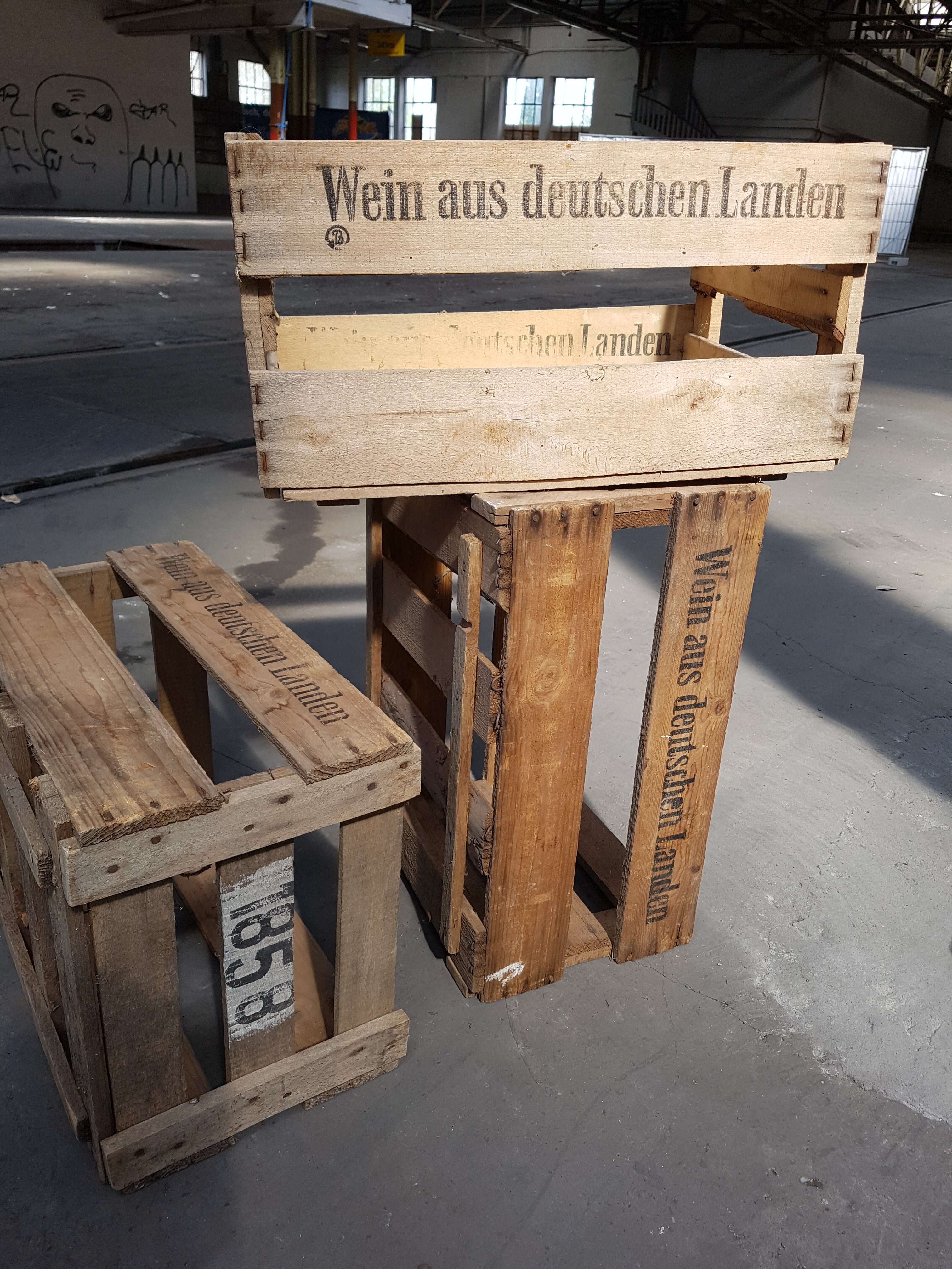 Rustikale Weinkisten aus Holz mieten – Vintage-Dekoration für Events