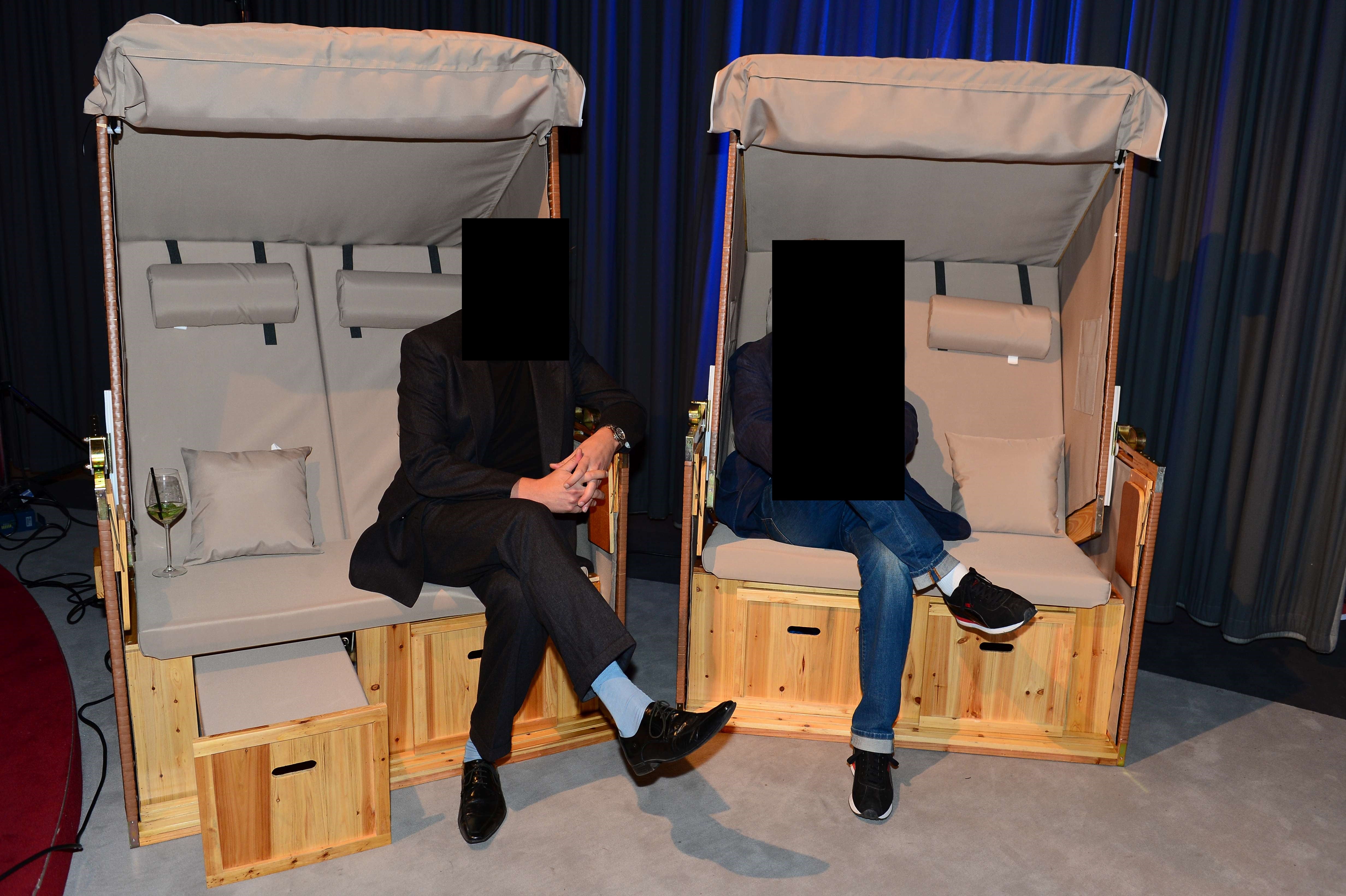 Strandkorb mieten – 2-Sitzer in Beige, verstellbar als Liegekorb – 3