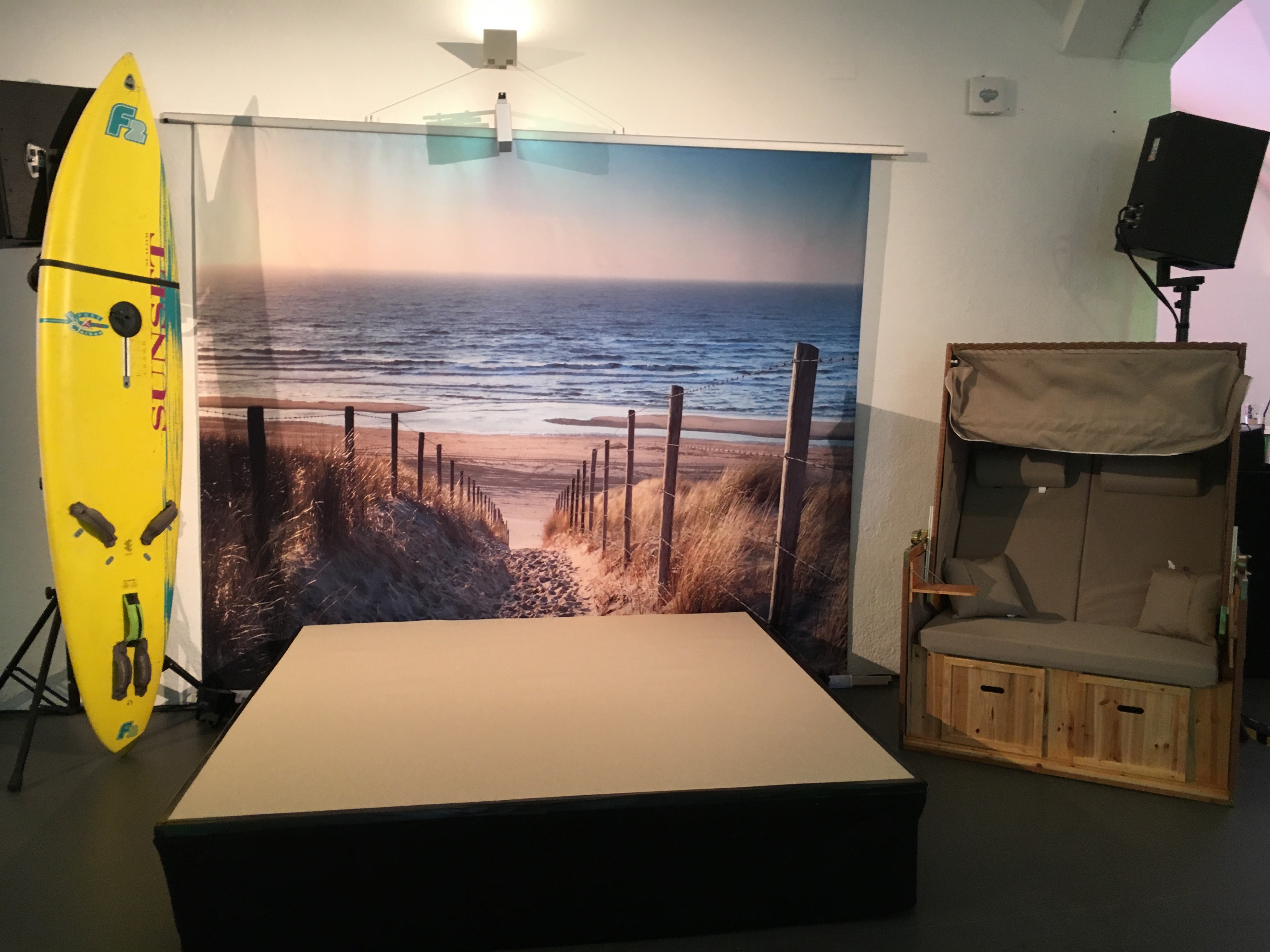 Strandkorb mieten – 2-Sitzer in Beige, verstellbar als Liegekorb – 2