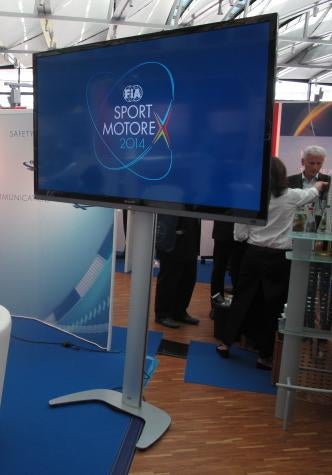 70 Zoll LED-TV mieten – Großbild für Public Viewing, Messe & Schulung